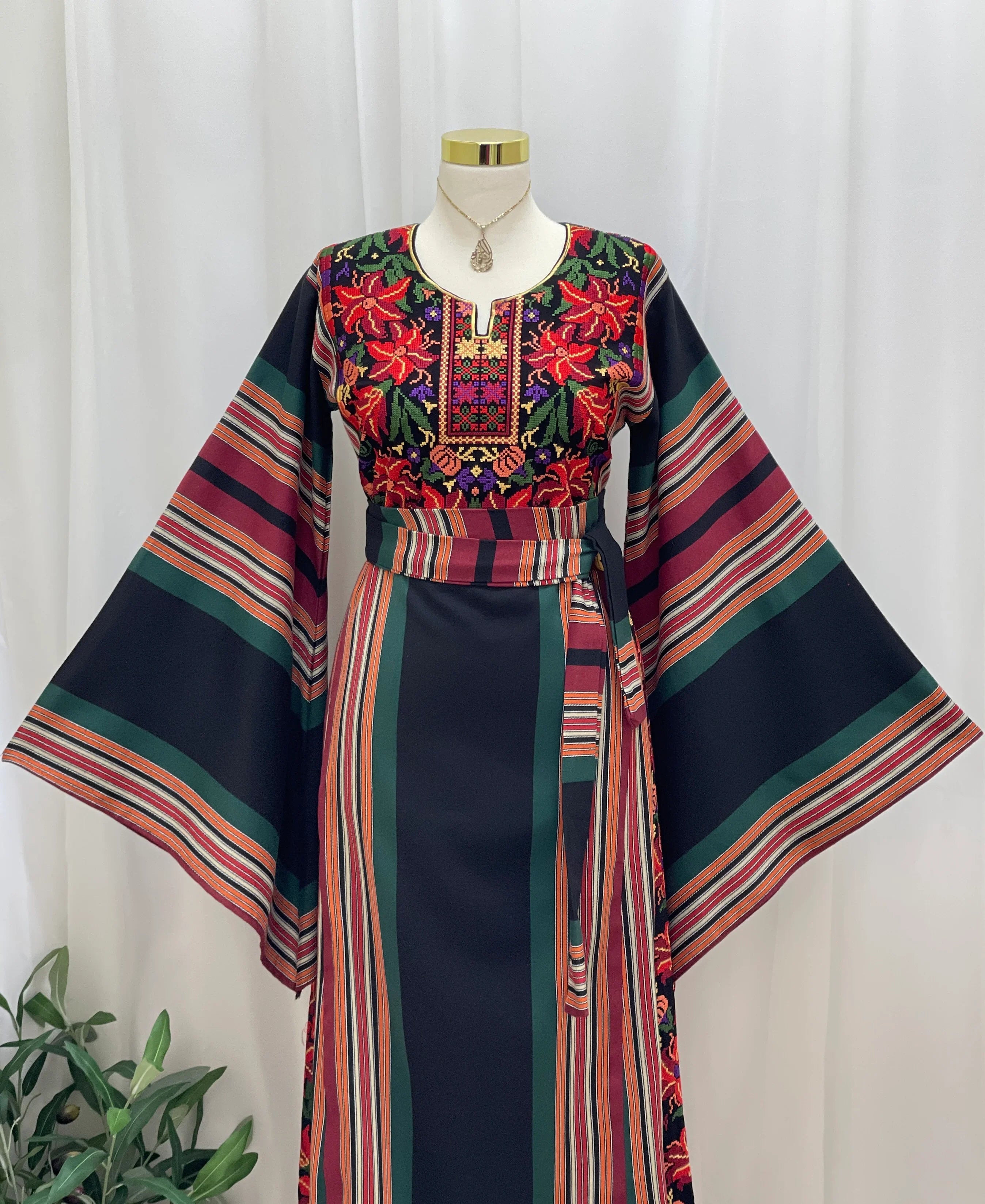 Rimal Heritage Embroidered Majdalwi Thobe