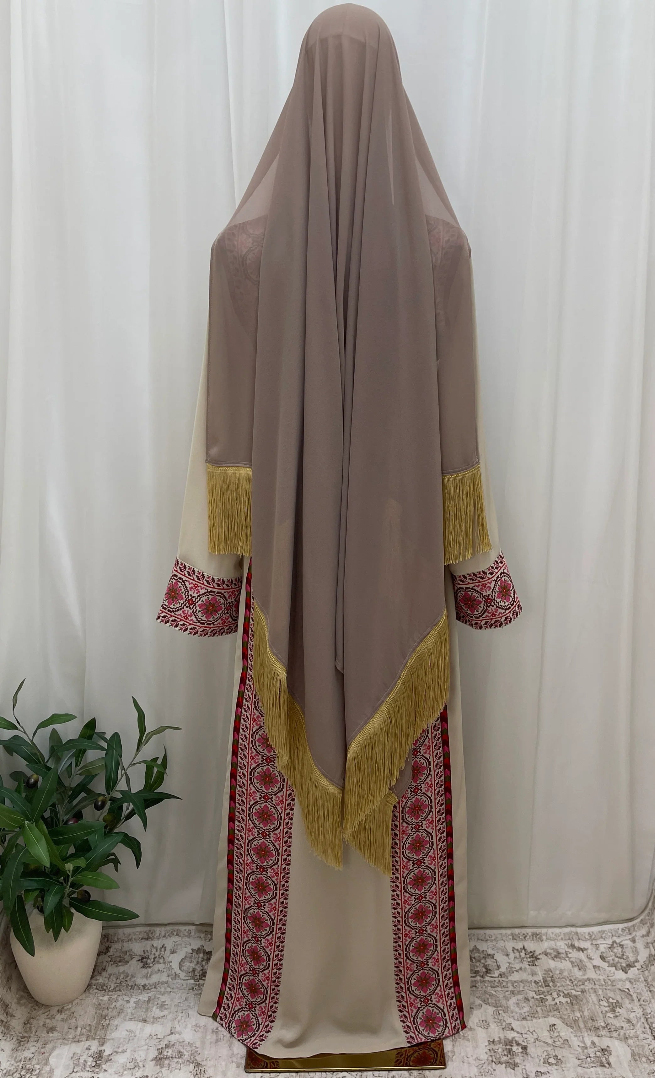 Zahra Heritage Embroidered Thobe