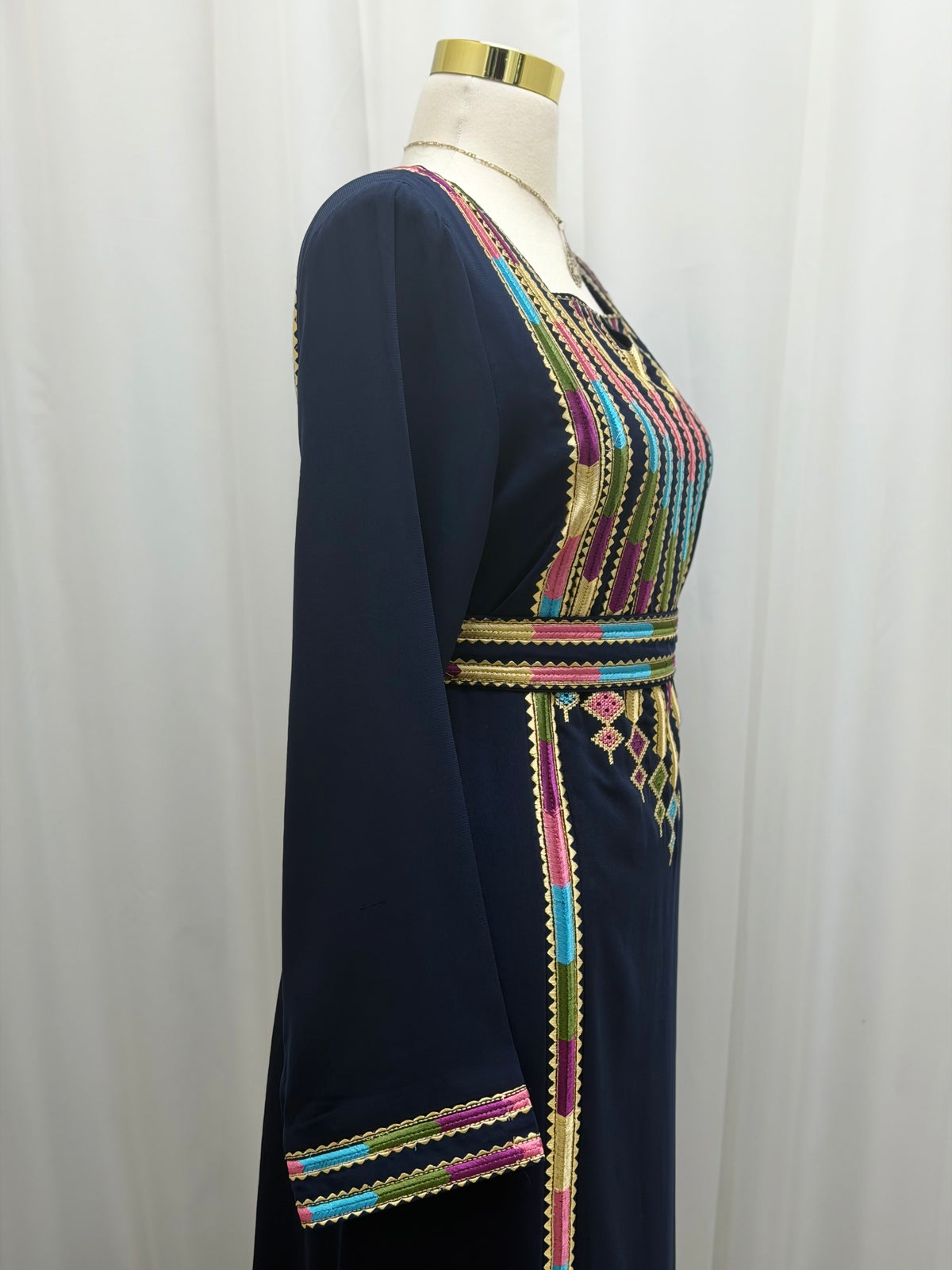 Suad – Simple Embroidered Palestinian Thoub