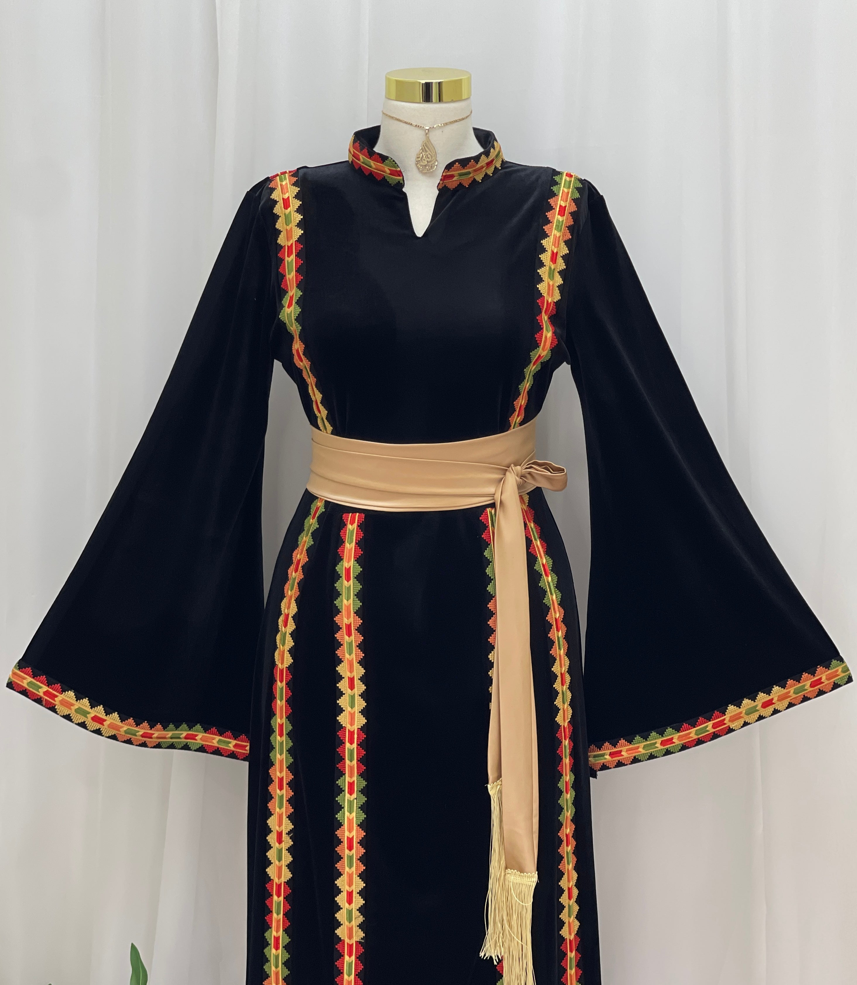 Manajel Grace Velvet Thobe