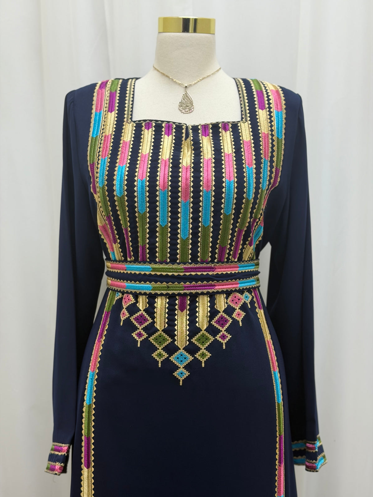 Suad – Simple Embroidered Palestinian Thoub
