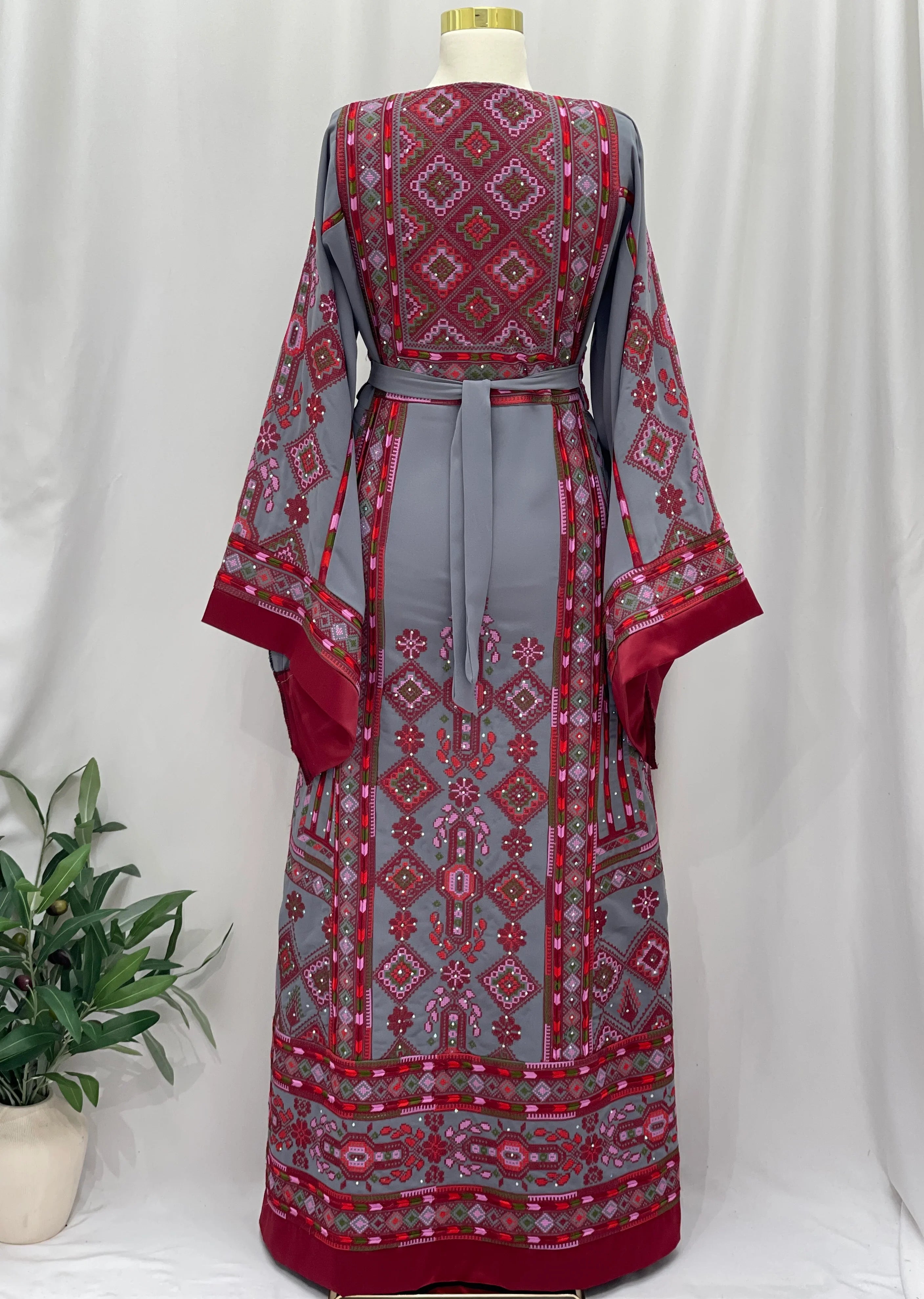 Majdal Elegance Embroidered Thobe