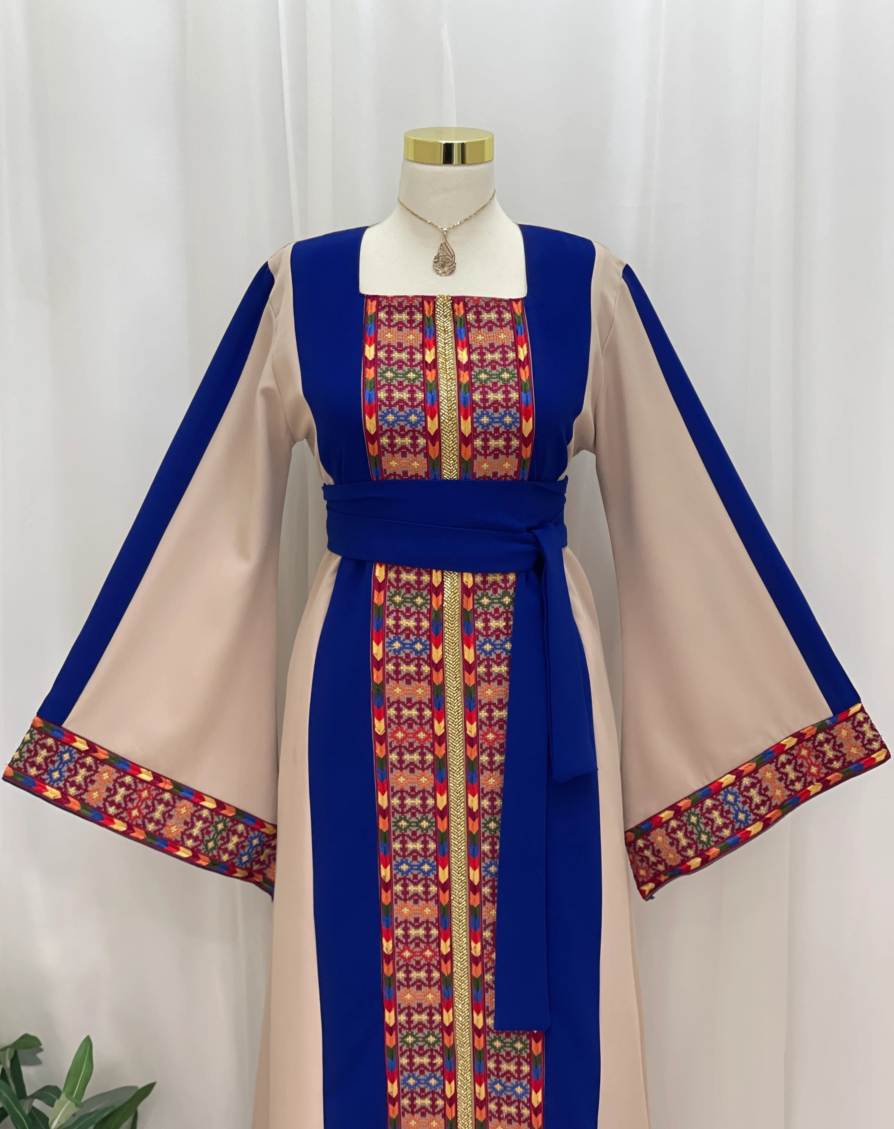 Sella Heritage Elegance Embroidered Thobe