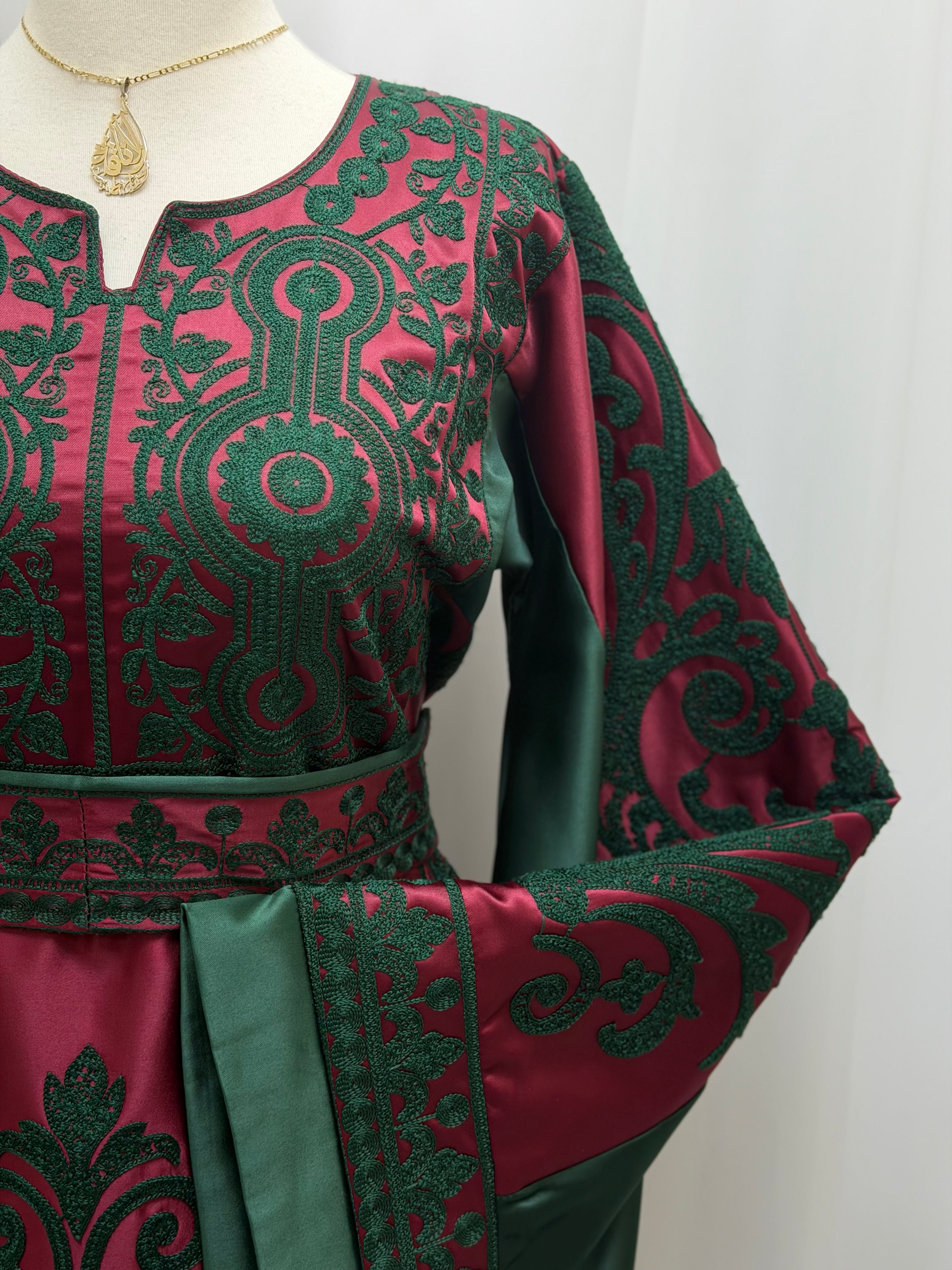 Thobe Jawharat Al-Zamrud