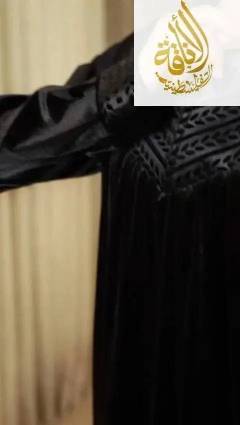 Black Velvet Zipper Abaya - Women's Elegant and Modern Fashion Palestinian Elegance
