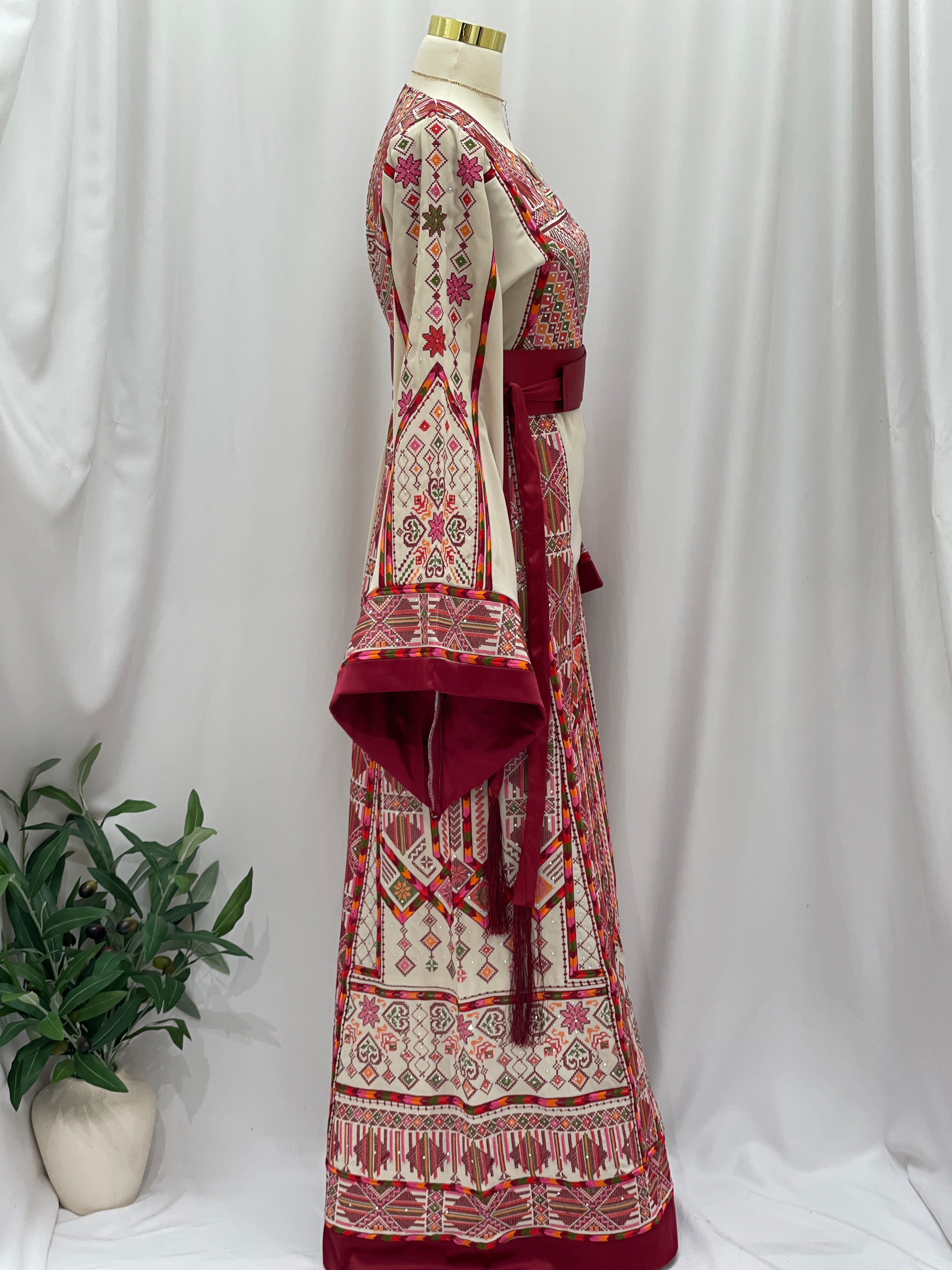 Eliana Embroidered Thobe