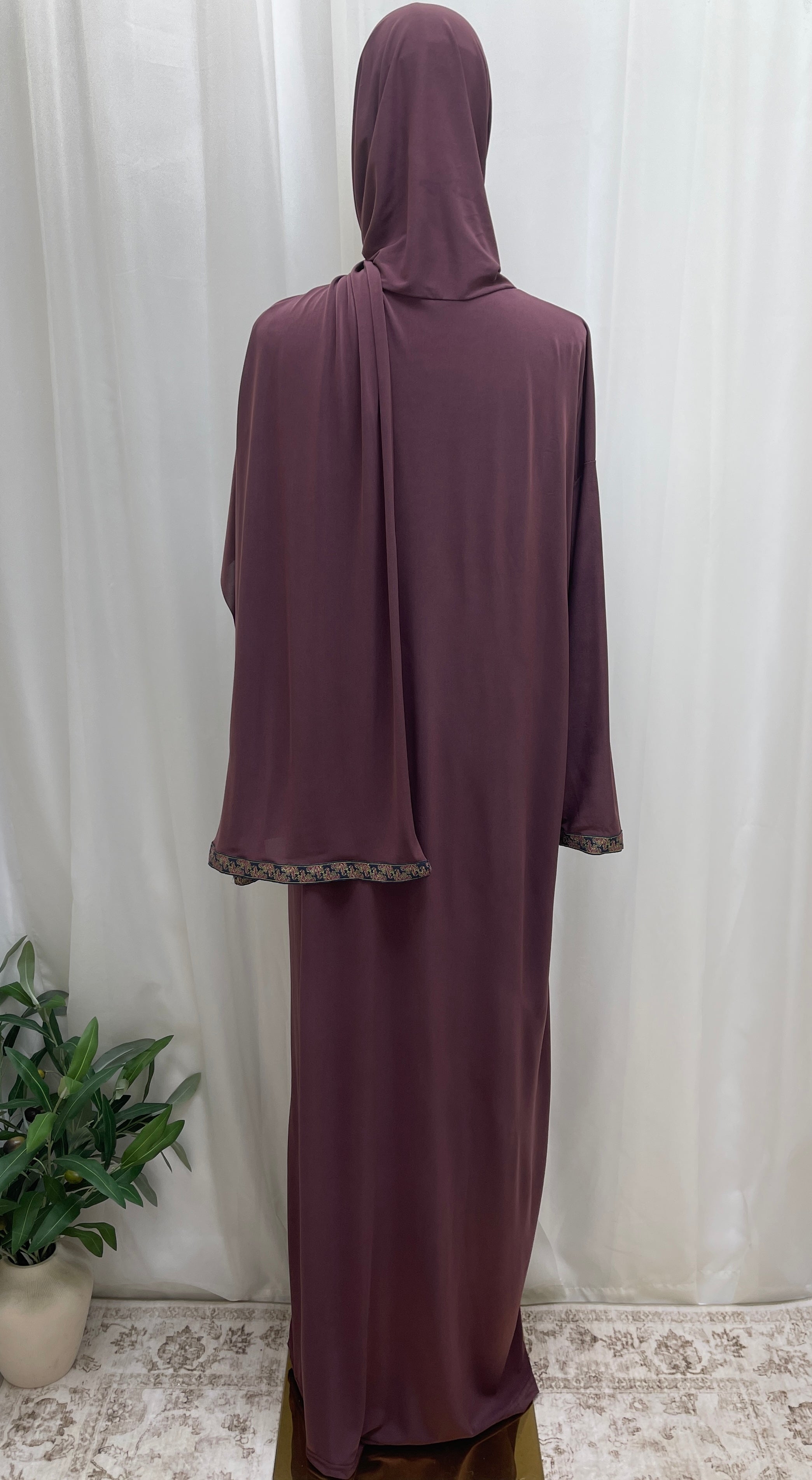 عباءة صلاة فلسطينية أنيقة من قطعة واحدة