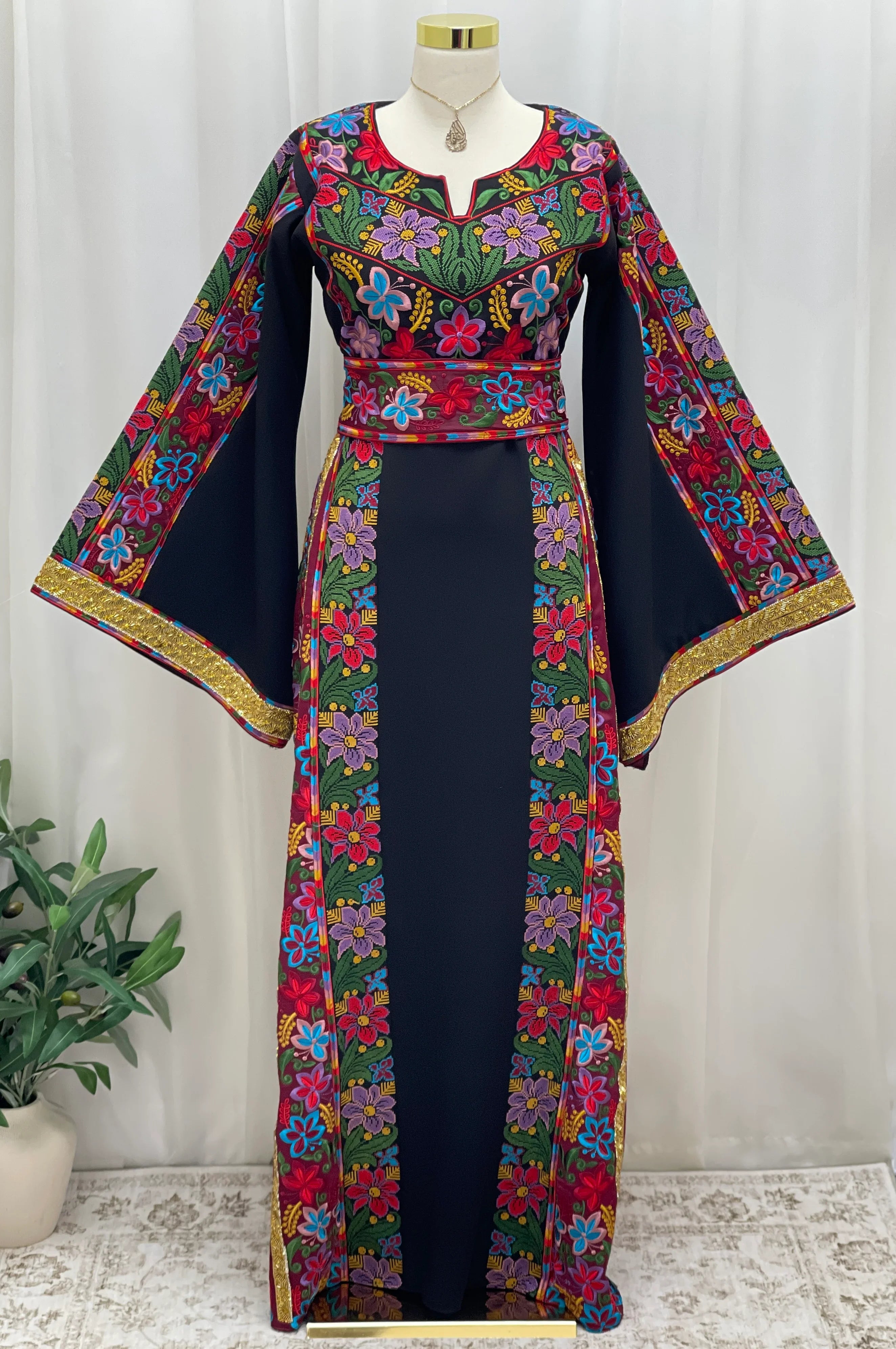 Nool Heritage Embroidered Thobe