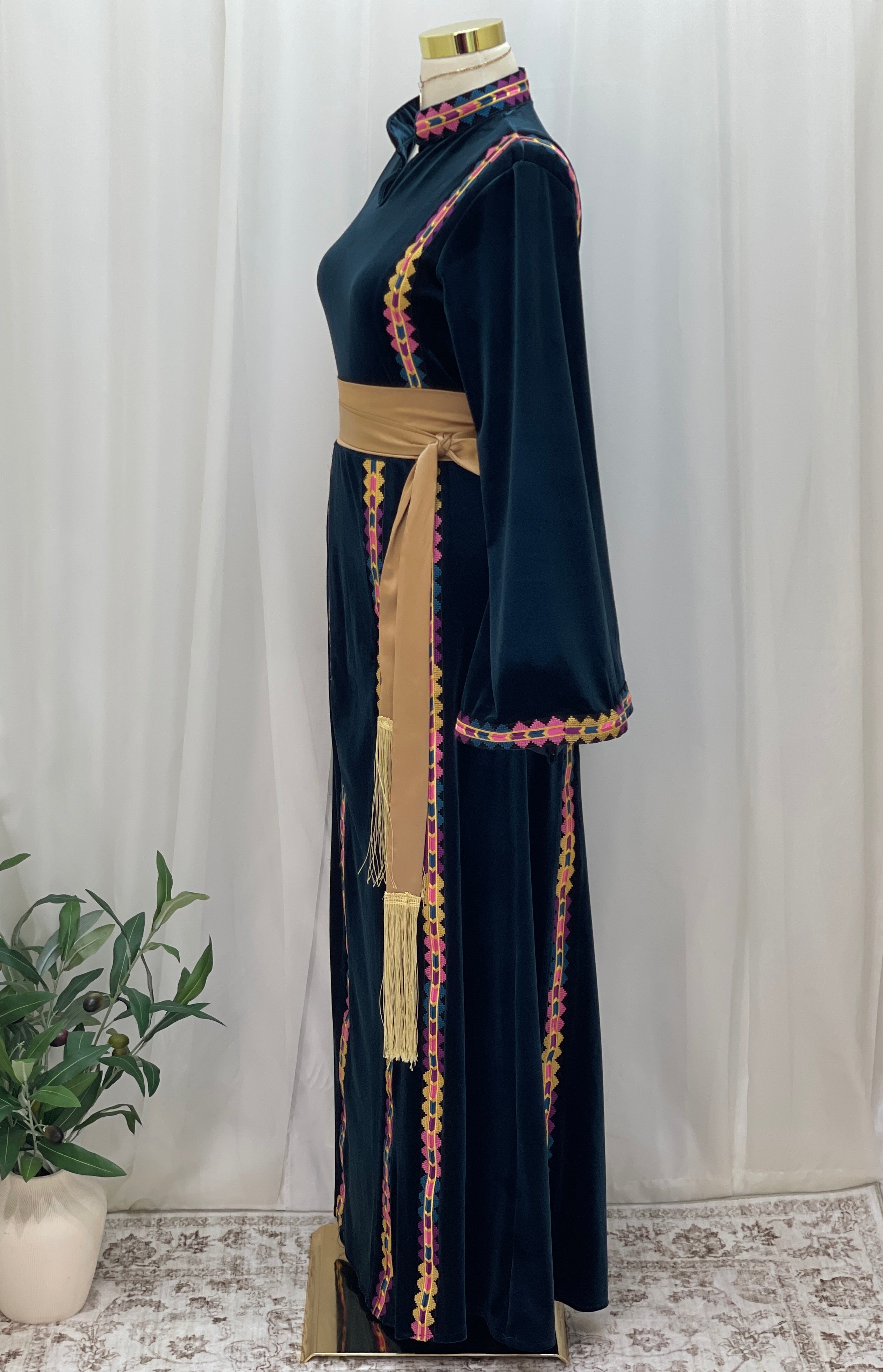 Manajel Grace Velvet Thobe