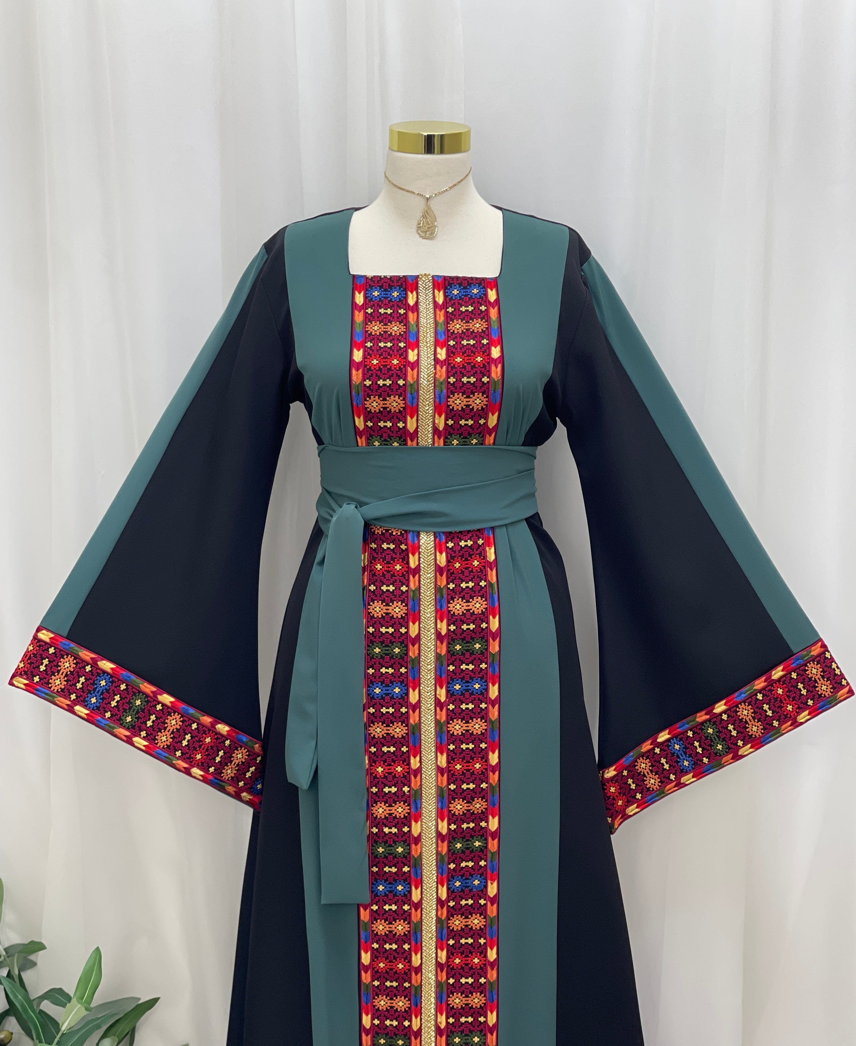 Sella Heritage Elegance Embroidered Thobe - Palestinian Elegance