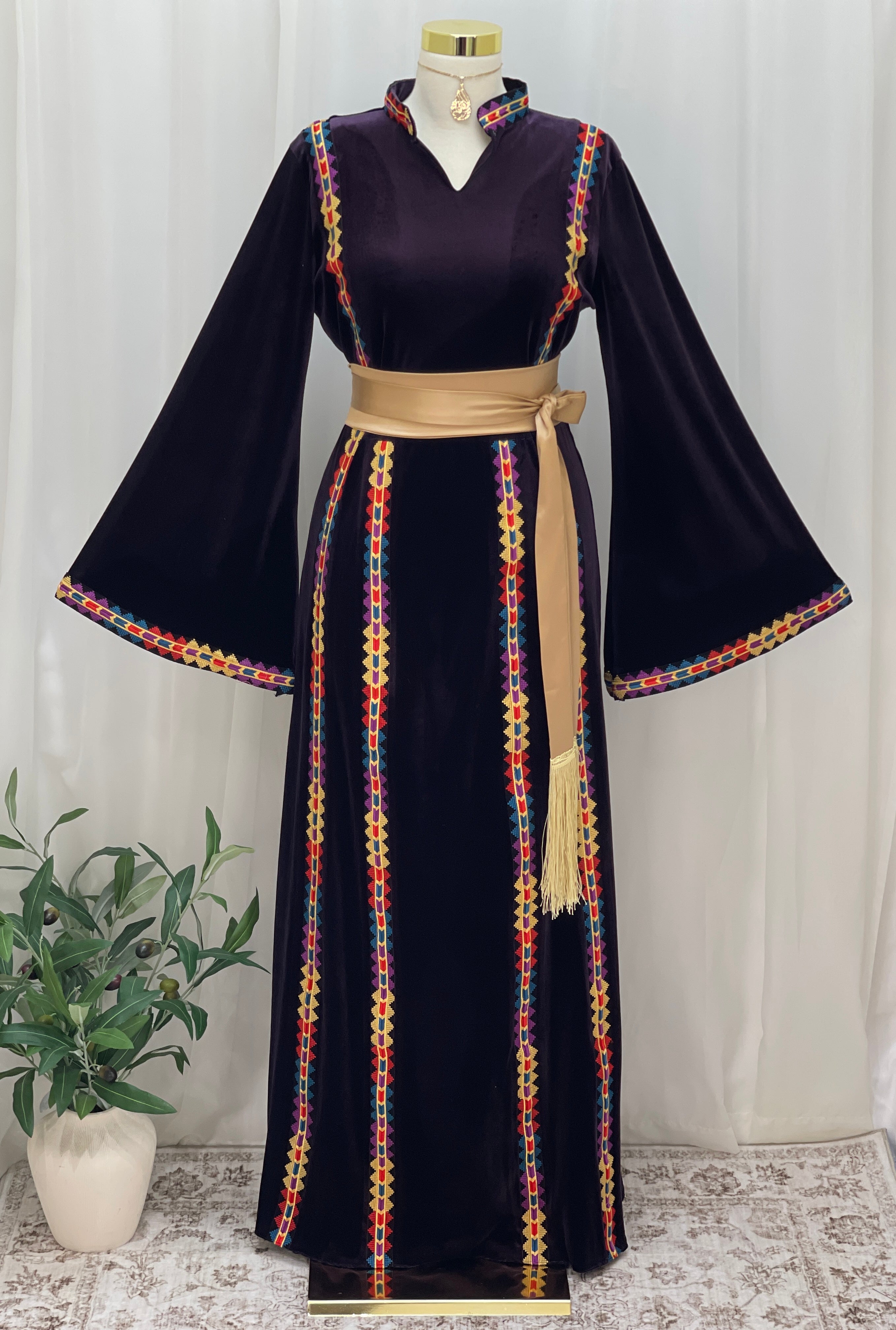 Manajel Grace Velvet Thobe