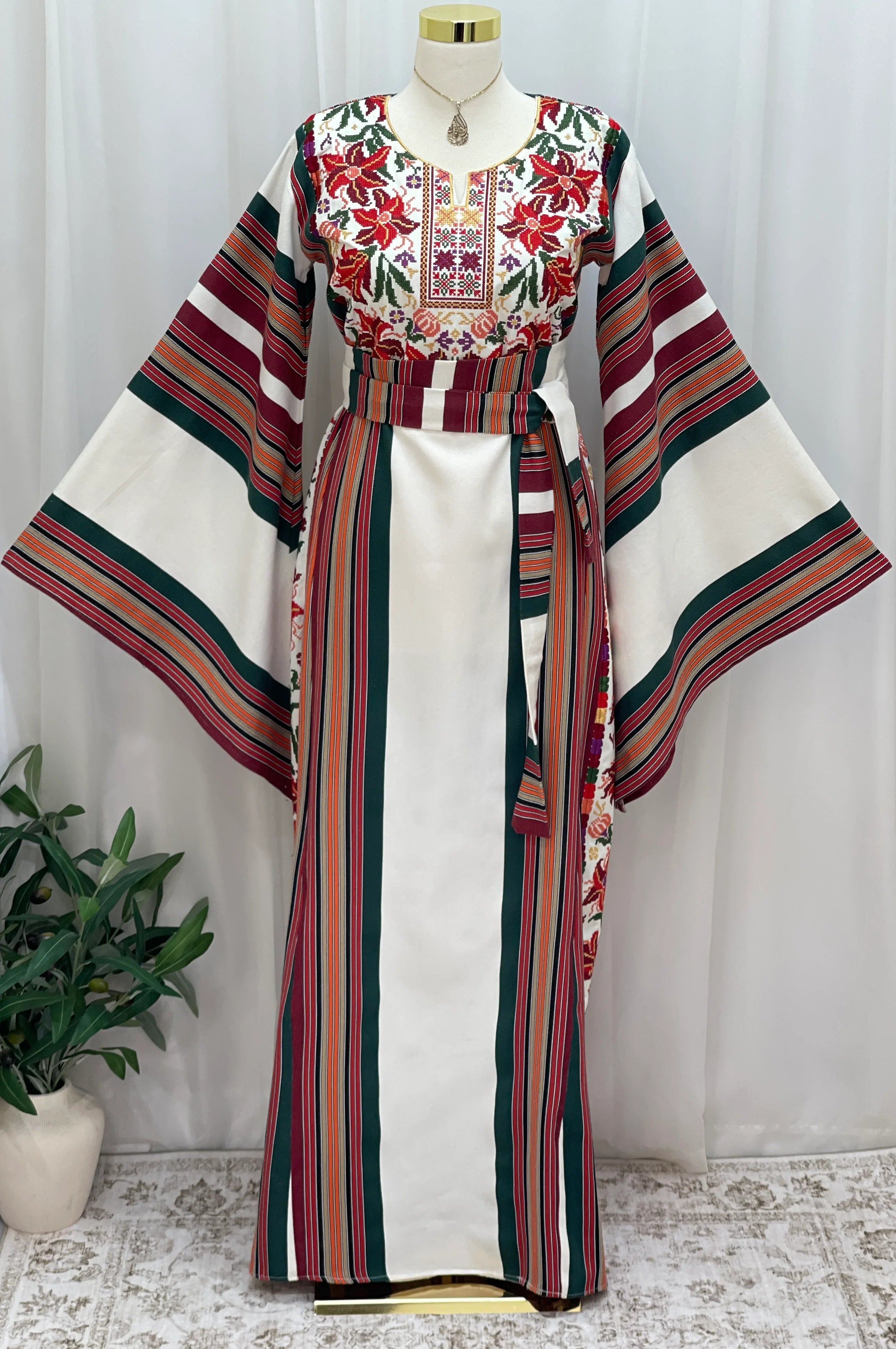 Rimal Heritage Embroidered Majdalwi Thobe