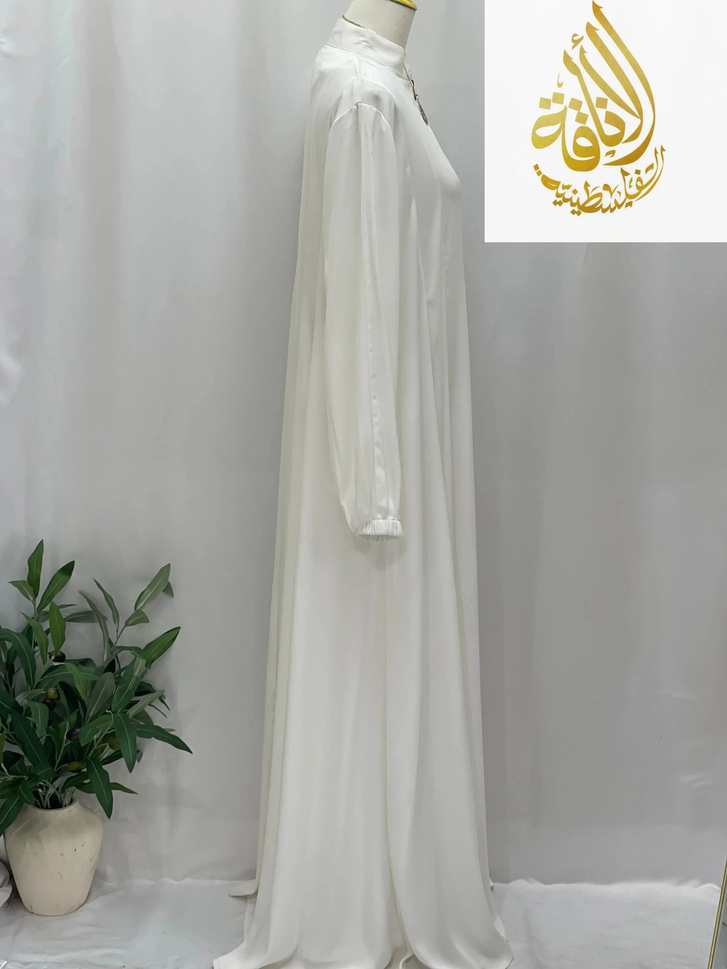Side view of a classic white abaya by Palestinian Elegance displayed on a mannequin with long sleeves