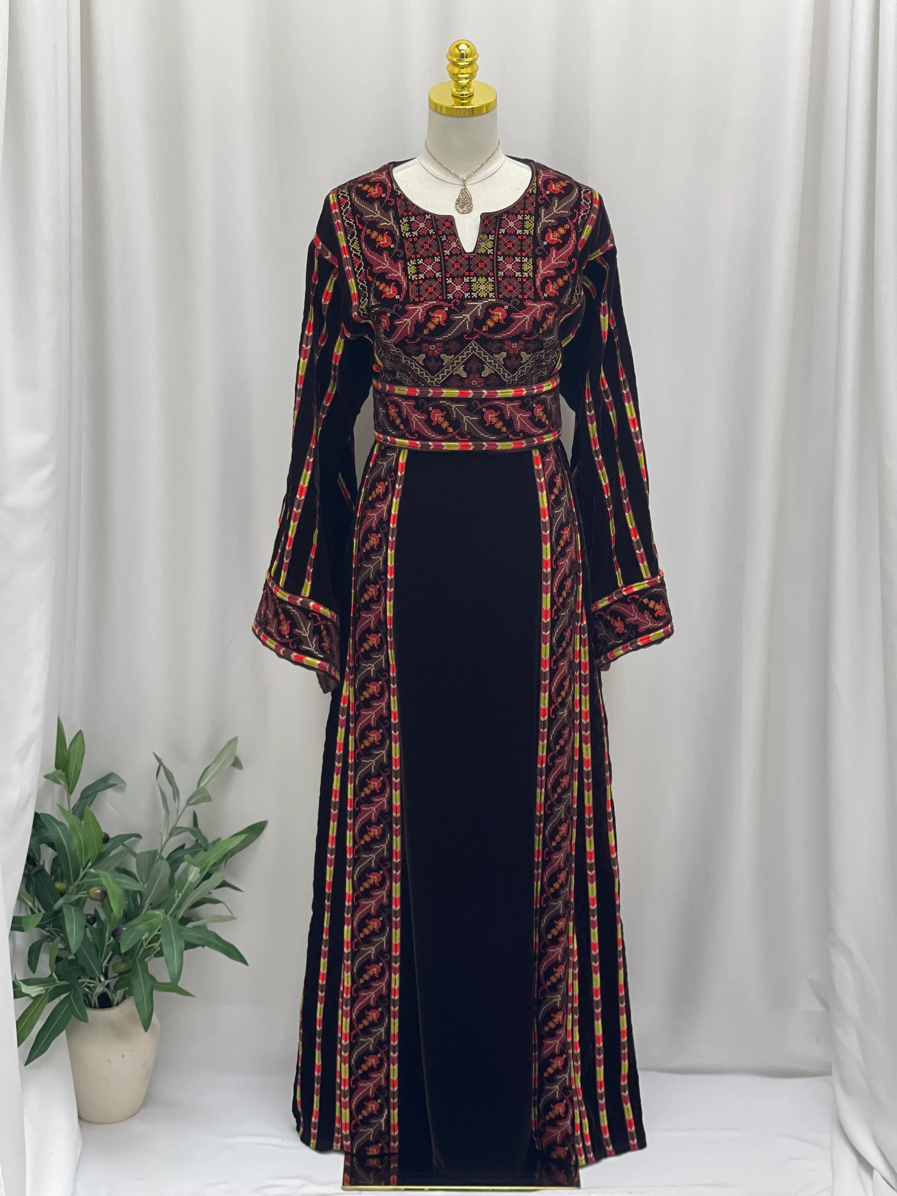 Sultana Embroidered Brown Velvet Thobe
