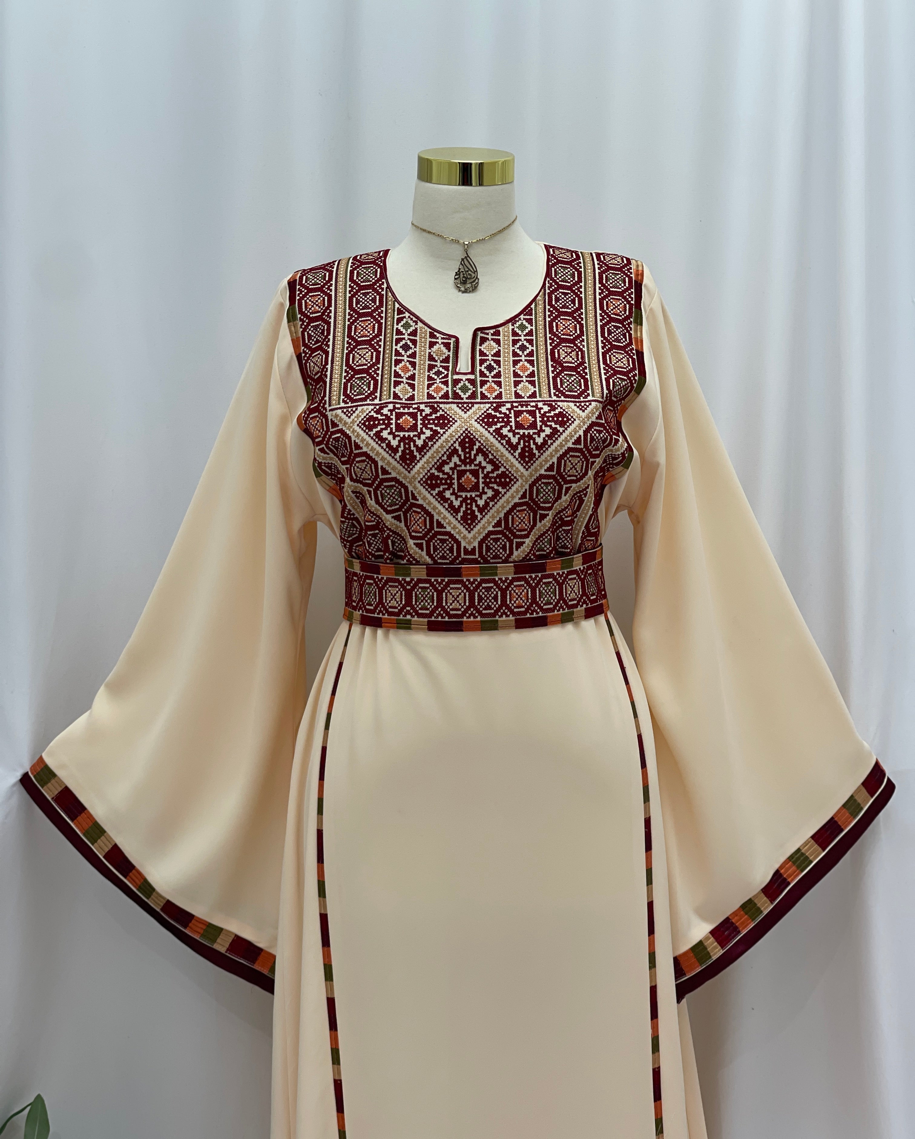 Manajel Embroidered Classic Thobe