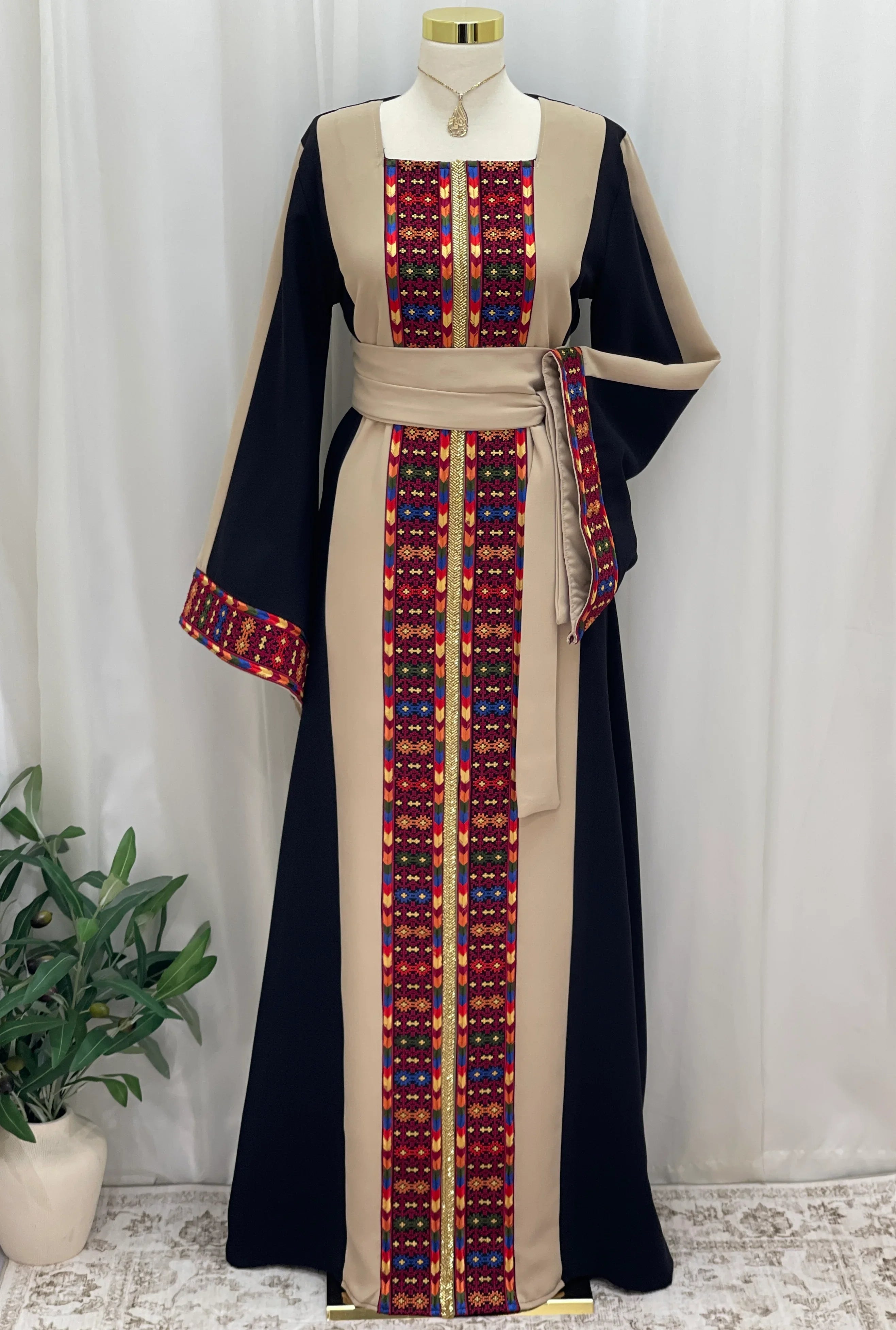 Sella Heritage Elegance Embroidered Thobe