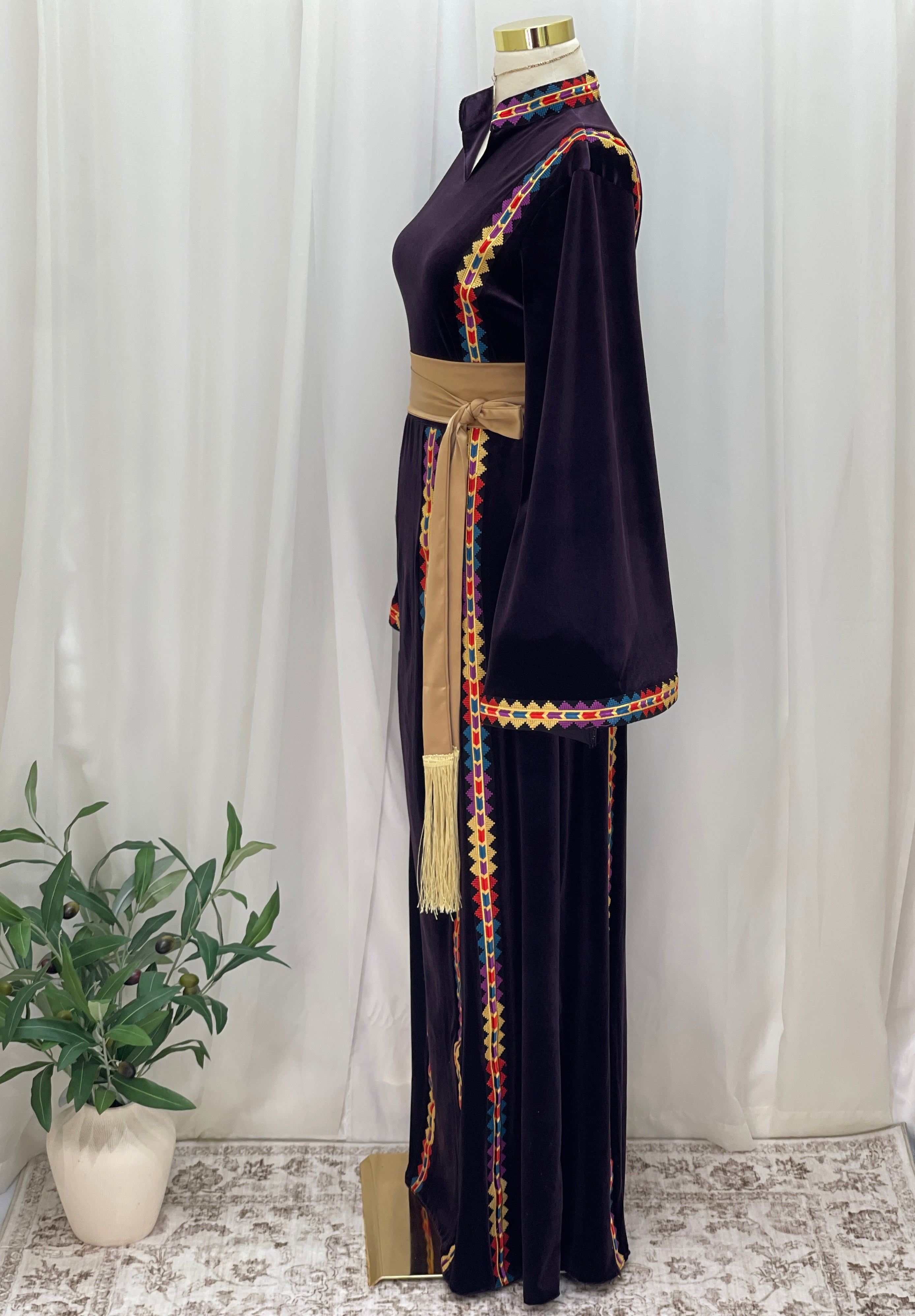 Manajel Grace Velvet Thobe