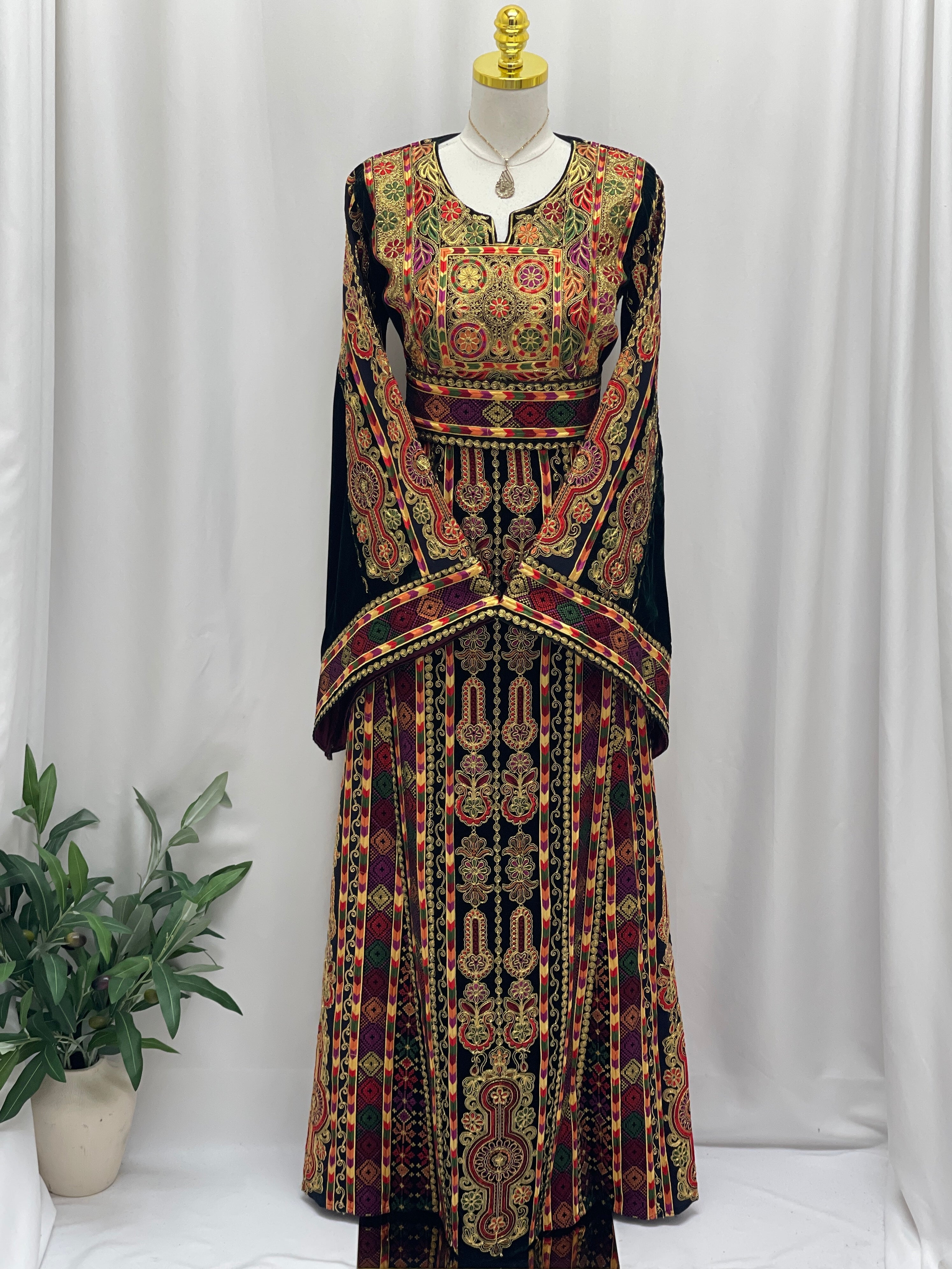 Dark Green Queen Qasab Embroidered Thobe Palestinian Elegance