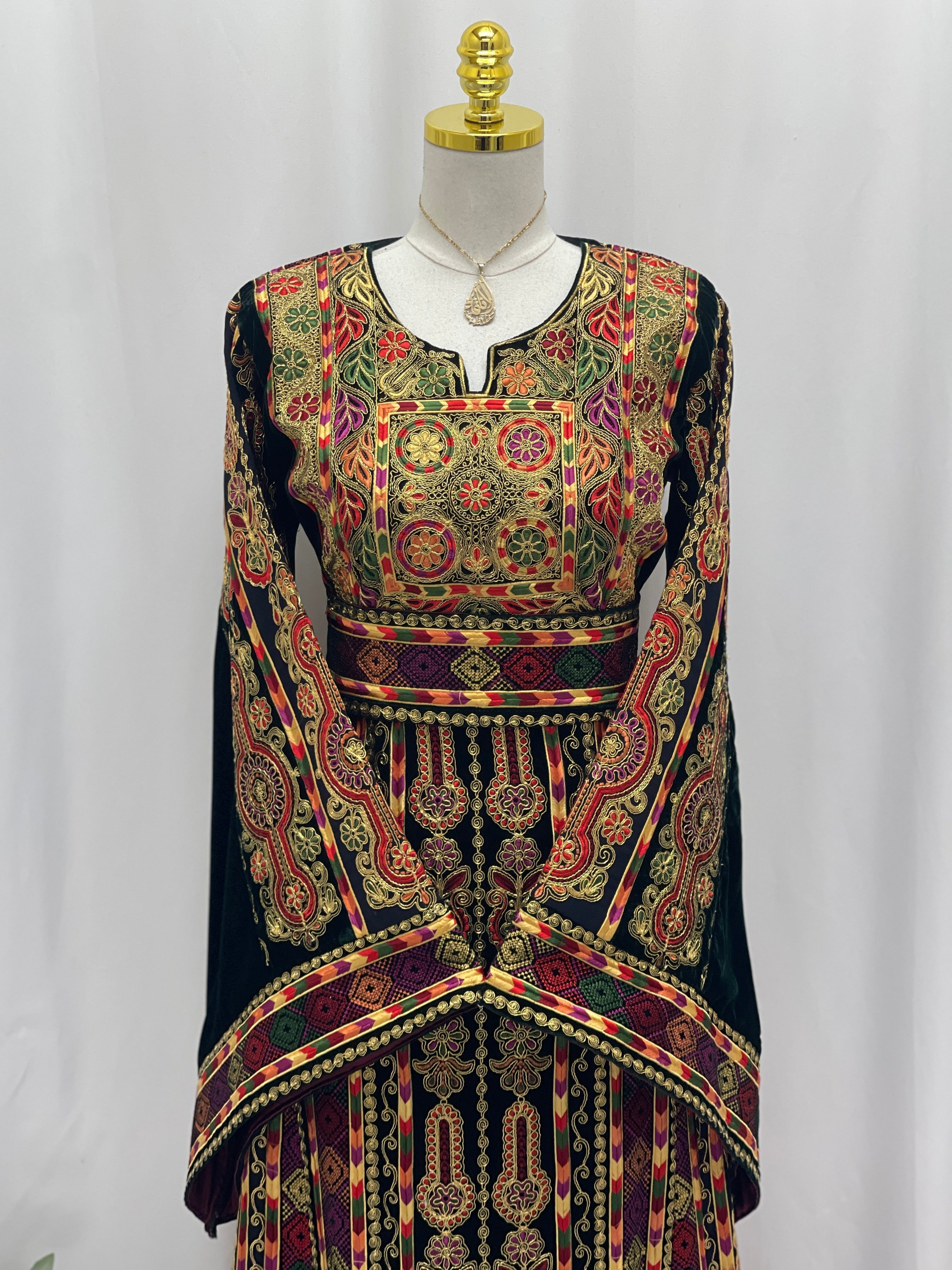 Dark Green Queen Qasab Embroidered Thobe Palestinian Elegance