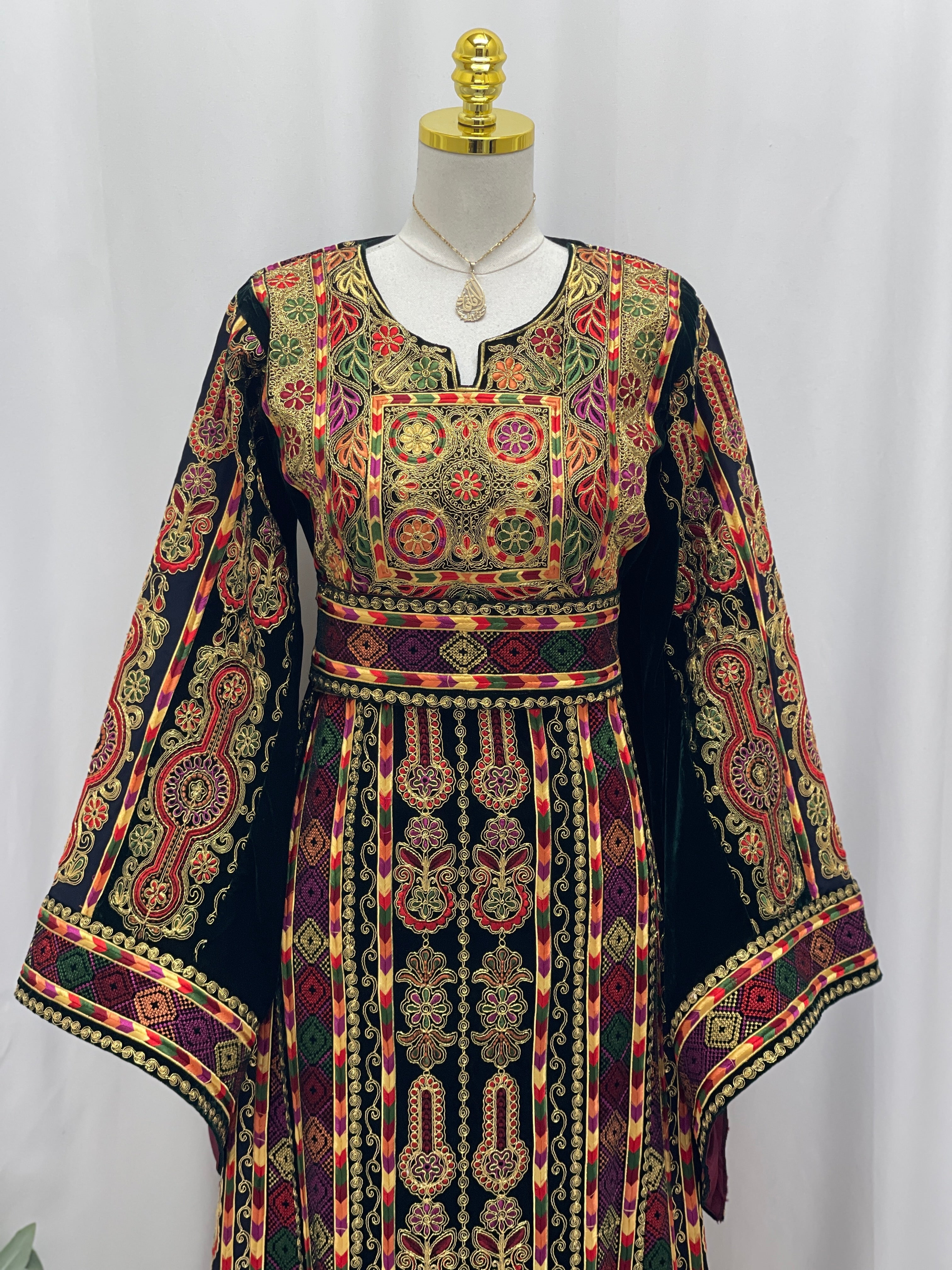 Dark Green Queen Qasab Embroidered Thobe Palestinian Elegance