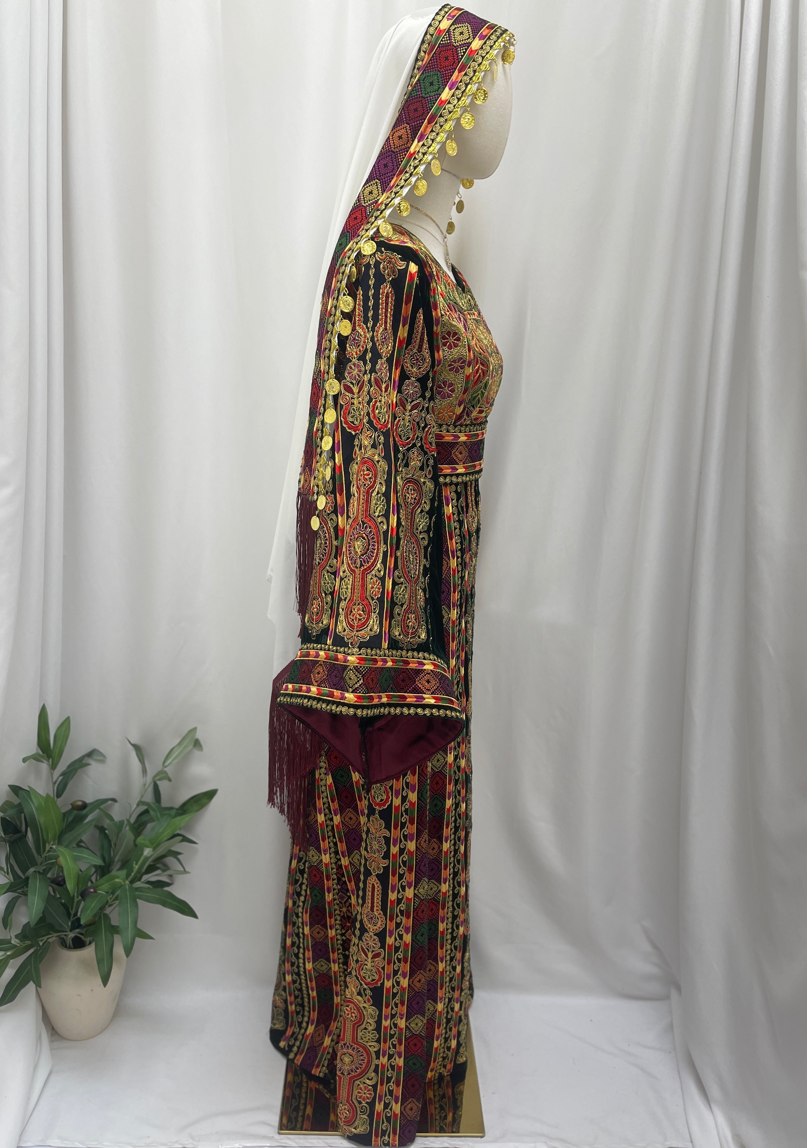 Dark Green Queen Qasab Embroidered Thobe Palestinian Elegance
