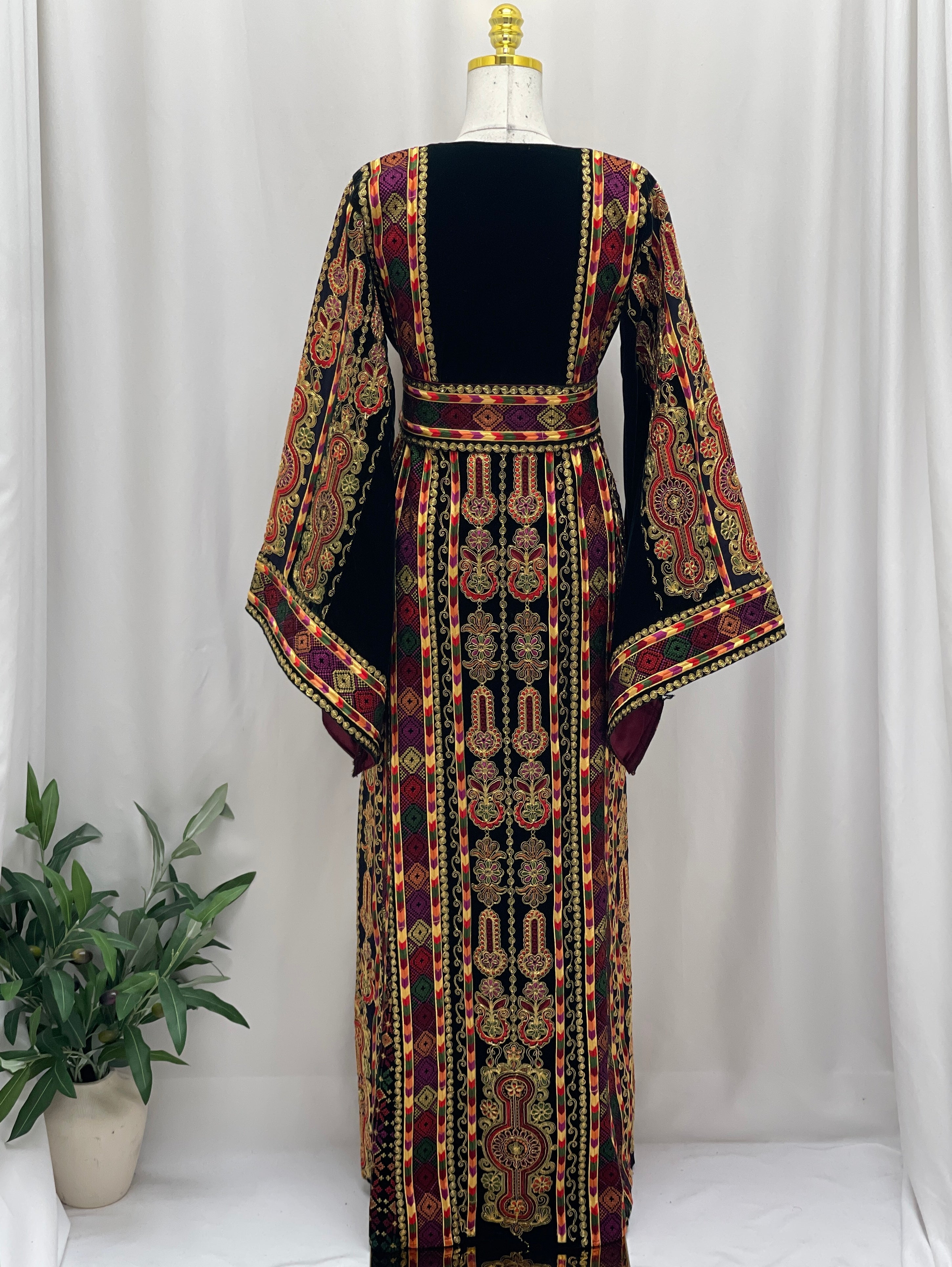 Dark Green Queen Qasab Embroidered Thobe Palestinian Elegance