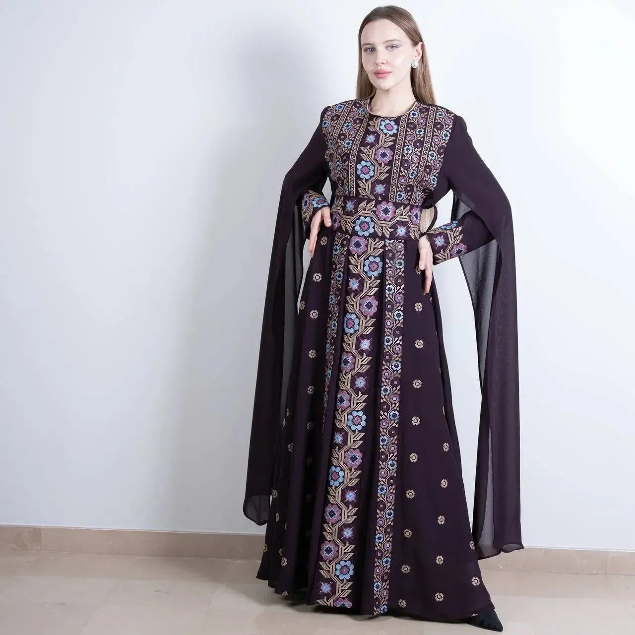 Elegant Embroidered Dress: Sophisticated Style for Any Occasion Palestinian Elegance