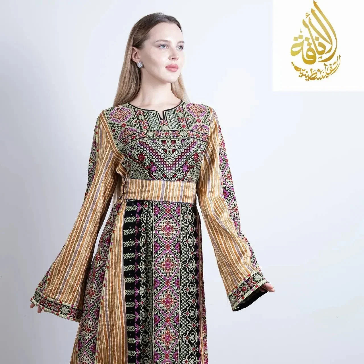Elegant Embroidered Saya Thoub - Timeless Arabic Fashion Palestinian Elegance