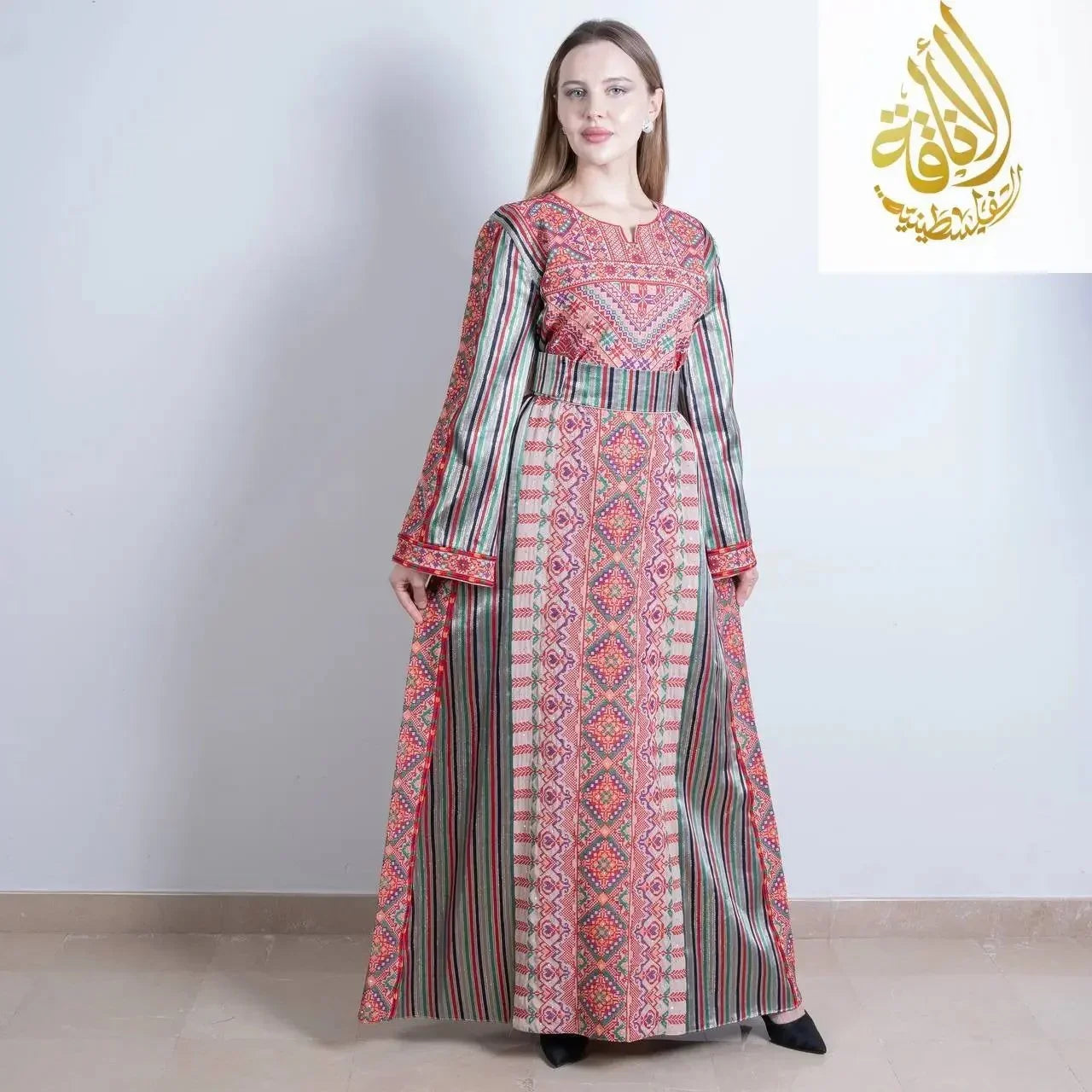 Elegant Embroidered Saya Thoub - Timeless Arabic Fashion Palestinian Elegance