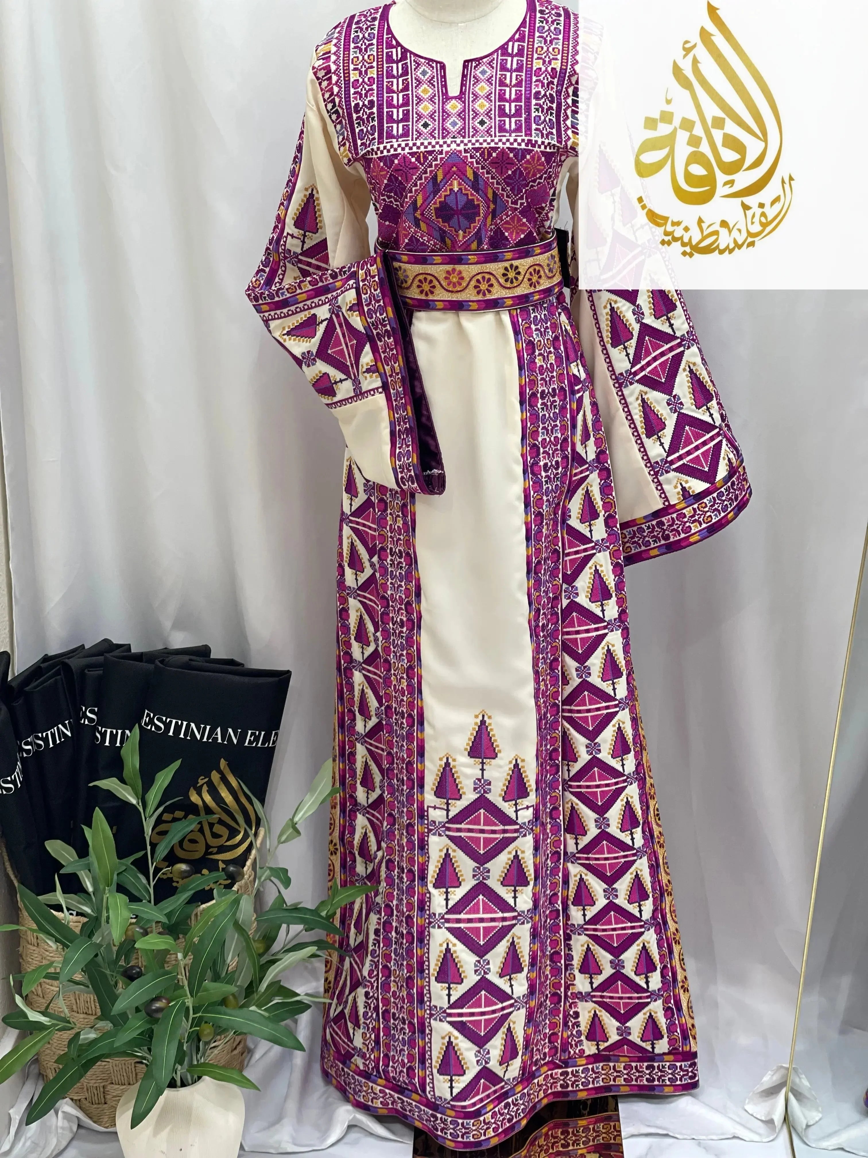 Embroidered Thoub Alsafa: Elegance and Tradition Palestinian Elegance