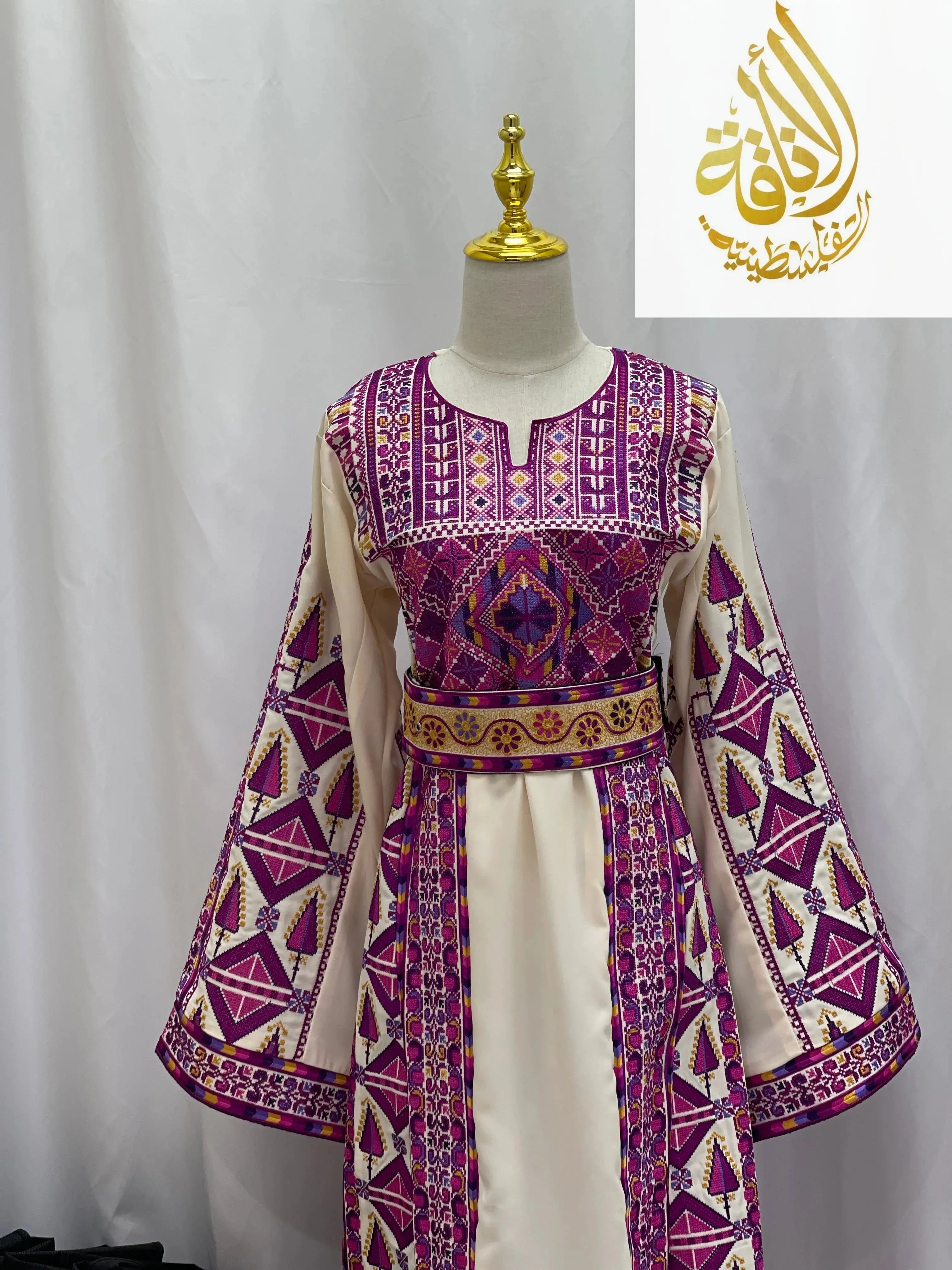 Embroidered Thoub Alsafa: Elegance and Tradition Palestinian Elegance
