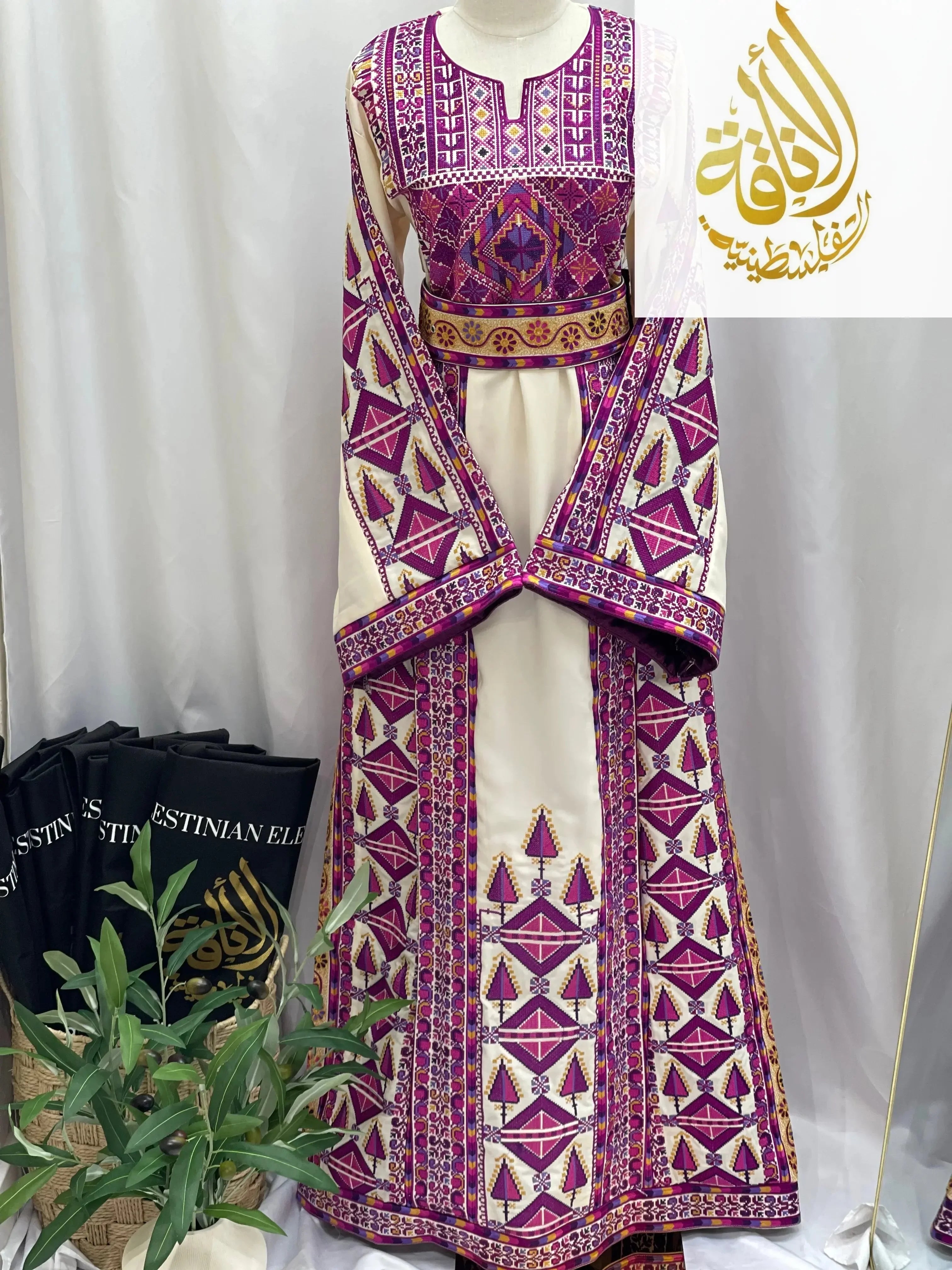 Embroidered Thoub Alsafa: Elegance and Tradition Palestinian Elegance