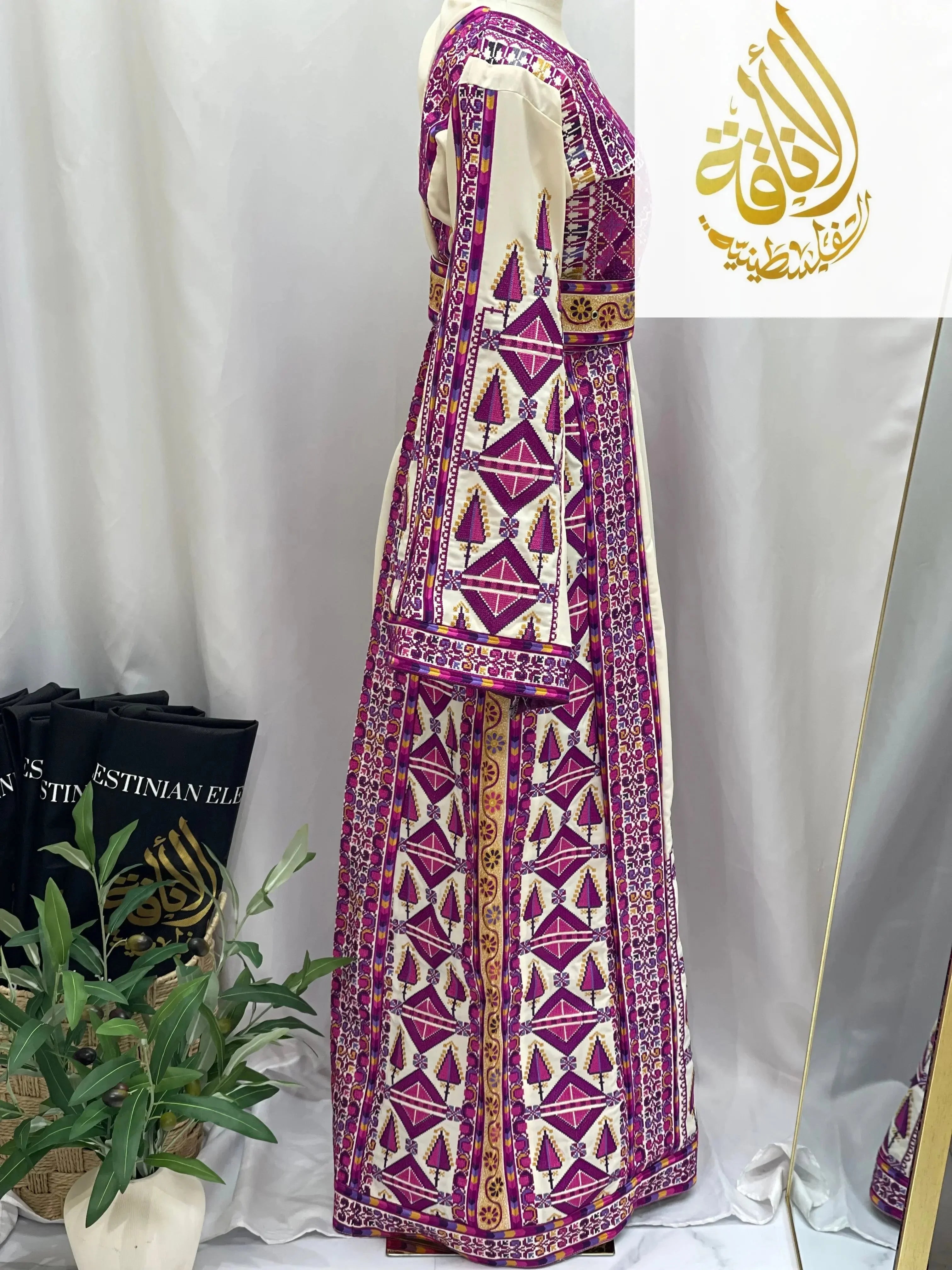 Embroidered Thoub Alsafa: Elegance and Tradition Palestinian Elegance