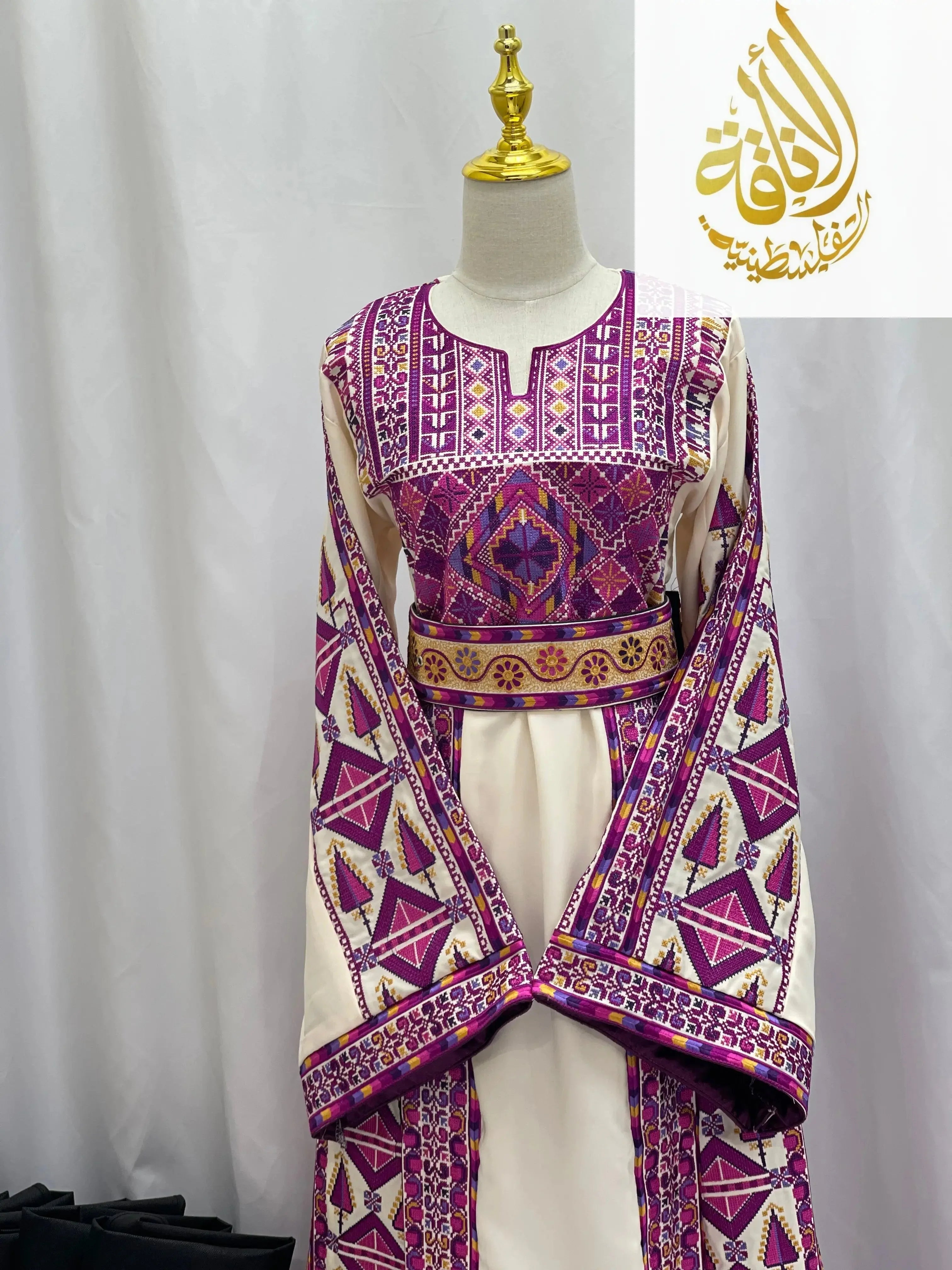 Embroidered Thoub Alsafa: Elegance and Tradition Palestinian Elegance