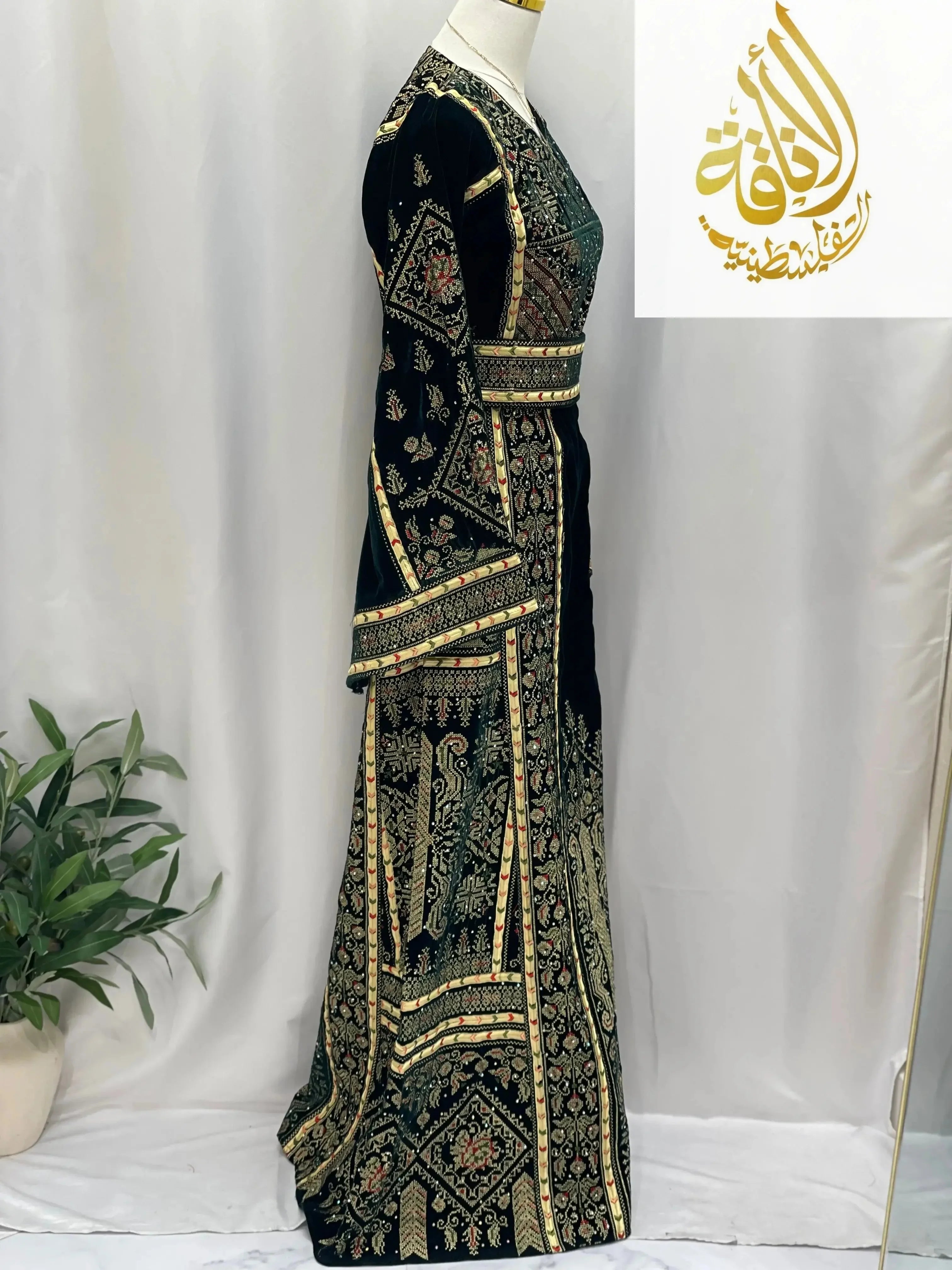 Emerald Embroidered Velvet Thoub - Luxurious Elegance - Palestinian Elegance