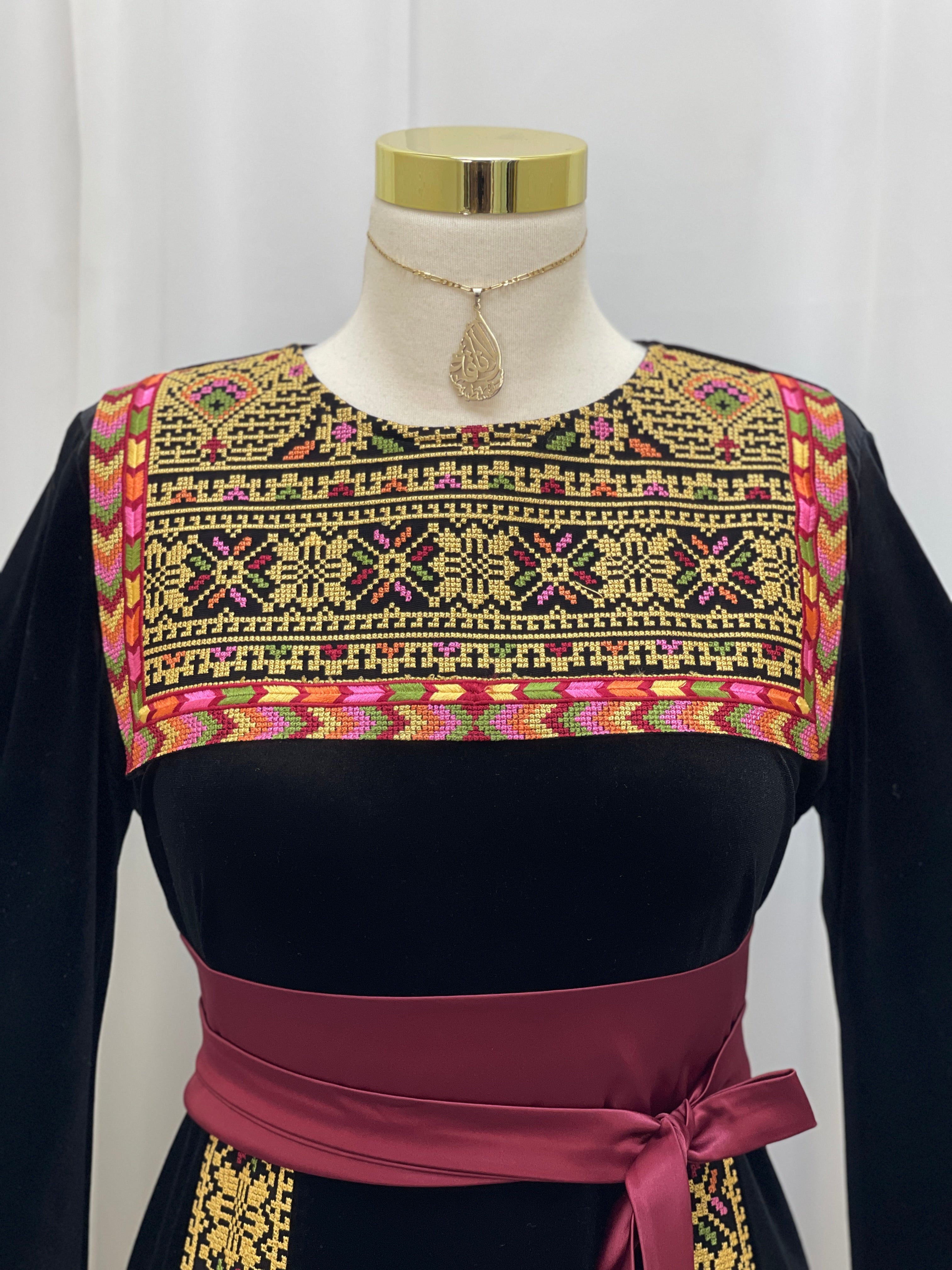 Al Noor Velvet Couture Thobe – Timeless Velvet Thobe Design