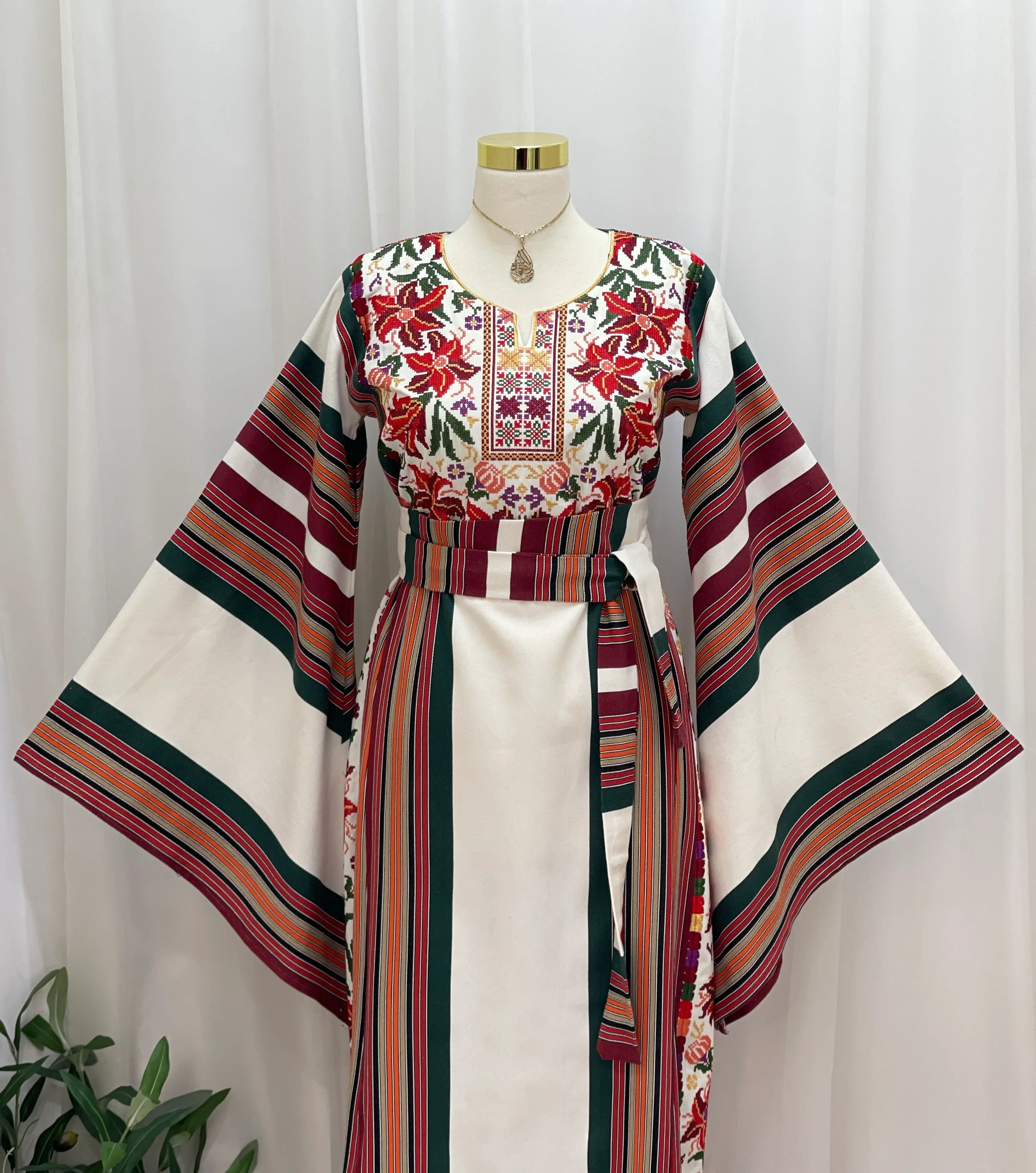 Rimal Heritage Embroidered Majdalwi Thobe