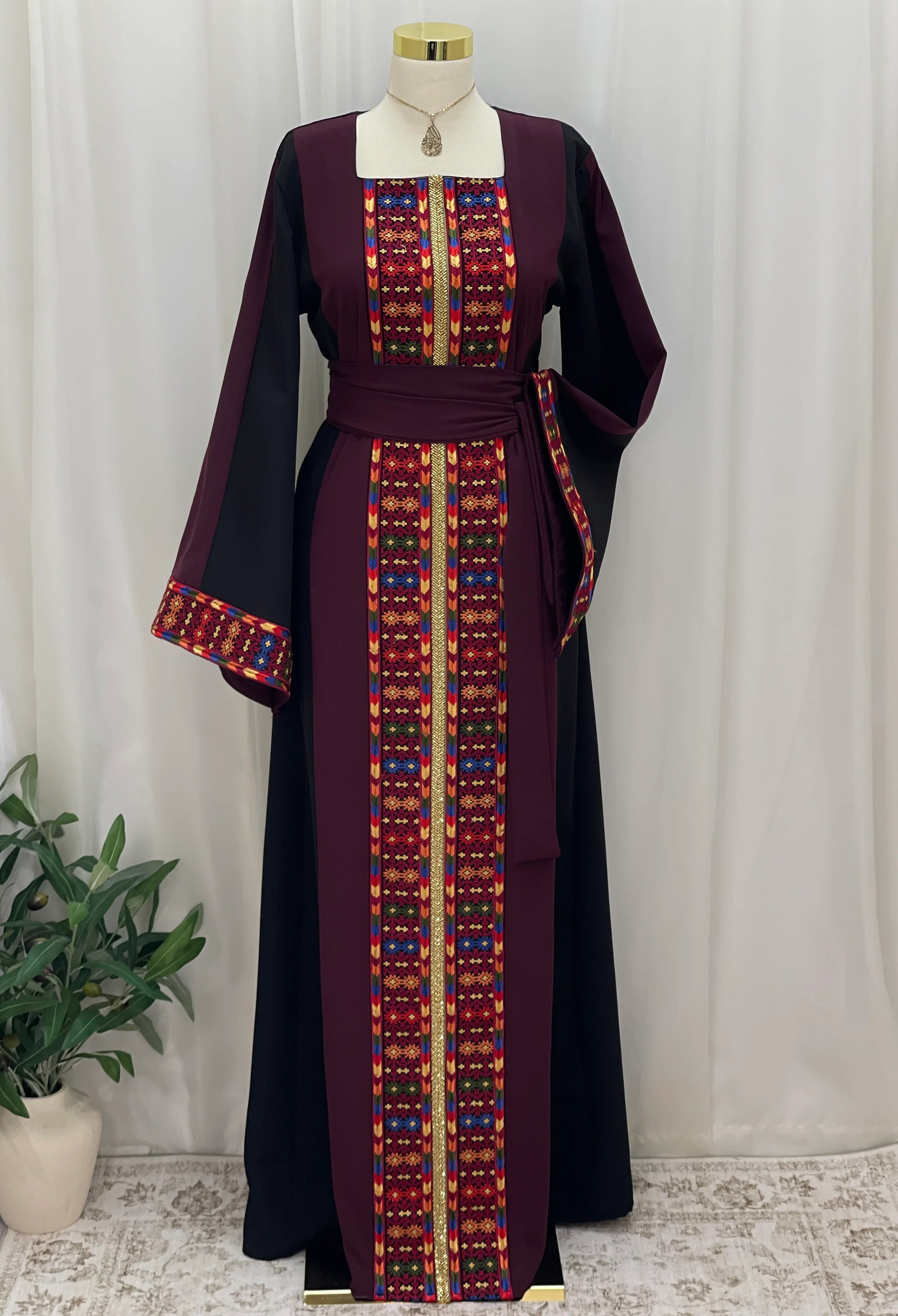 Sella Heritage Elegance Embroidered Thobe