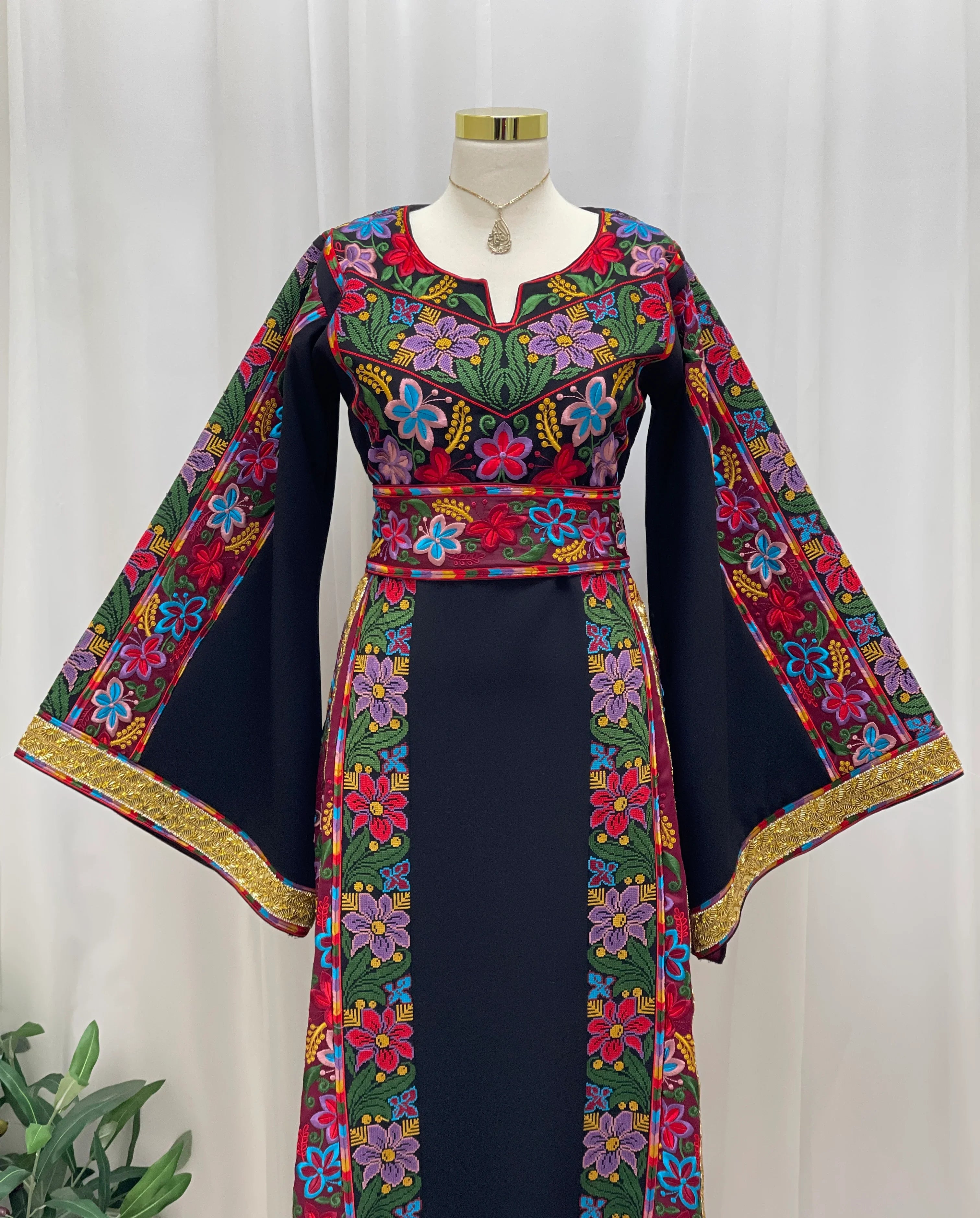 Nool Heritage Embroidered Thobe