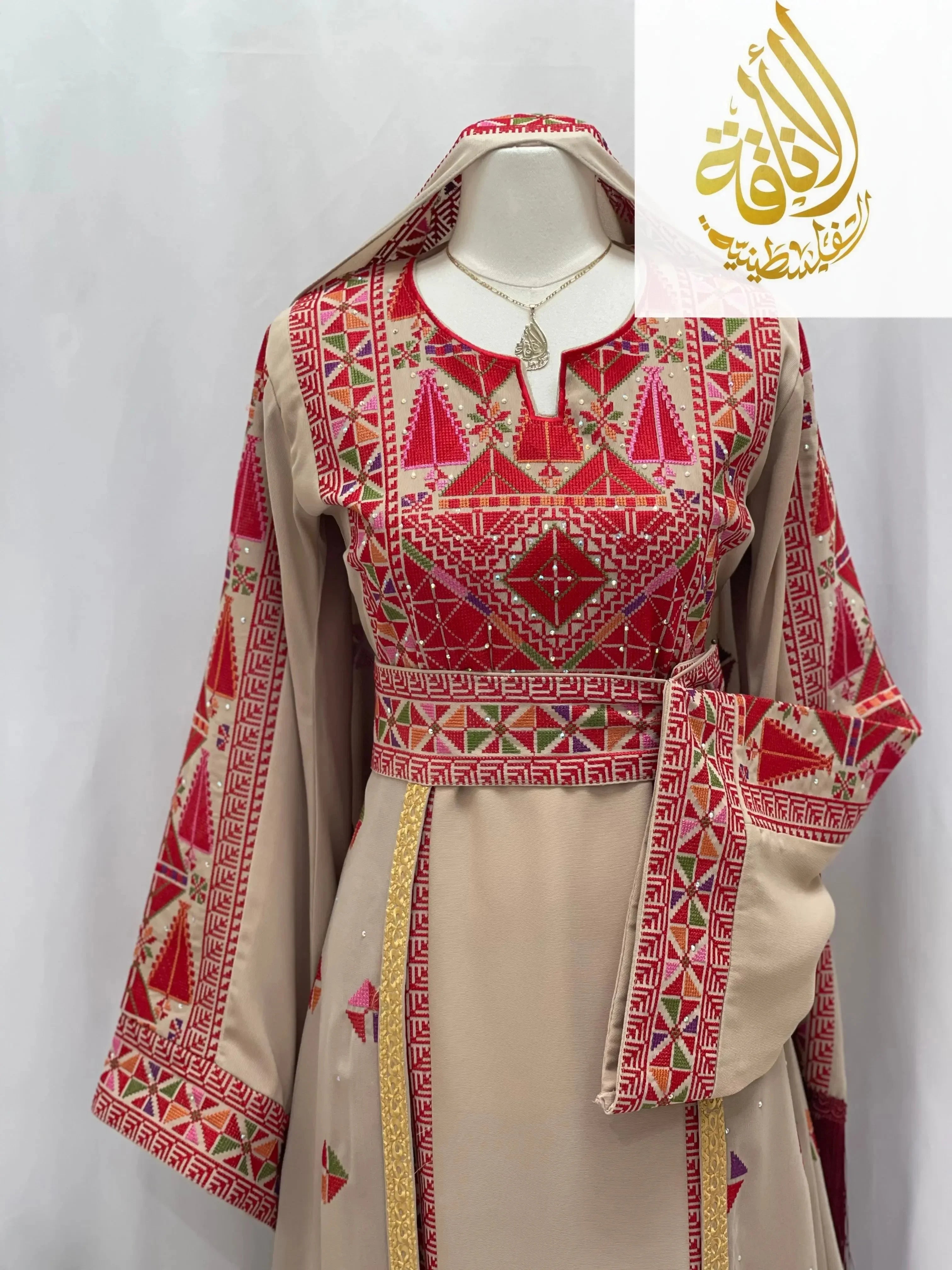 left sleeves up with thoub khirka