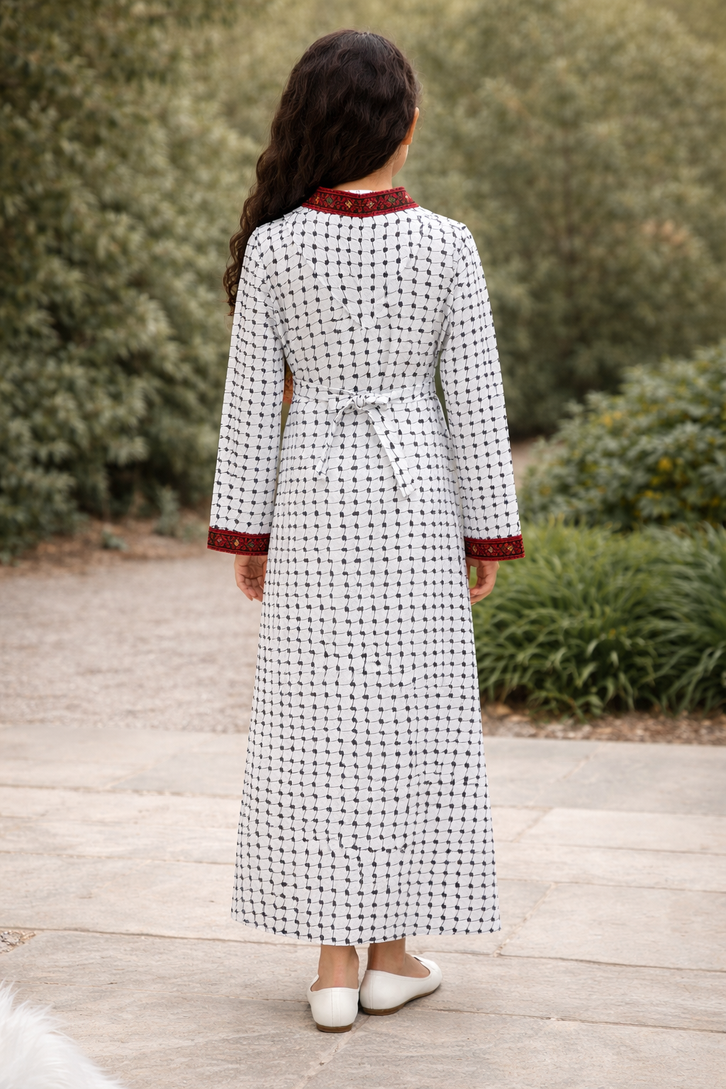 Kids Kufiyah Bisht with Tatreez: Cultural Pride and Stylish Elegance