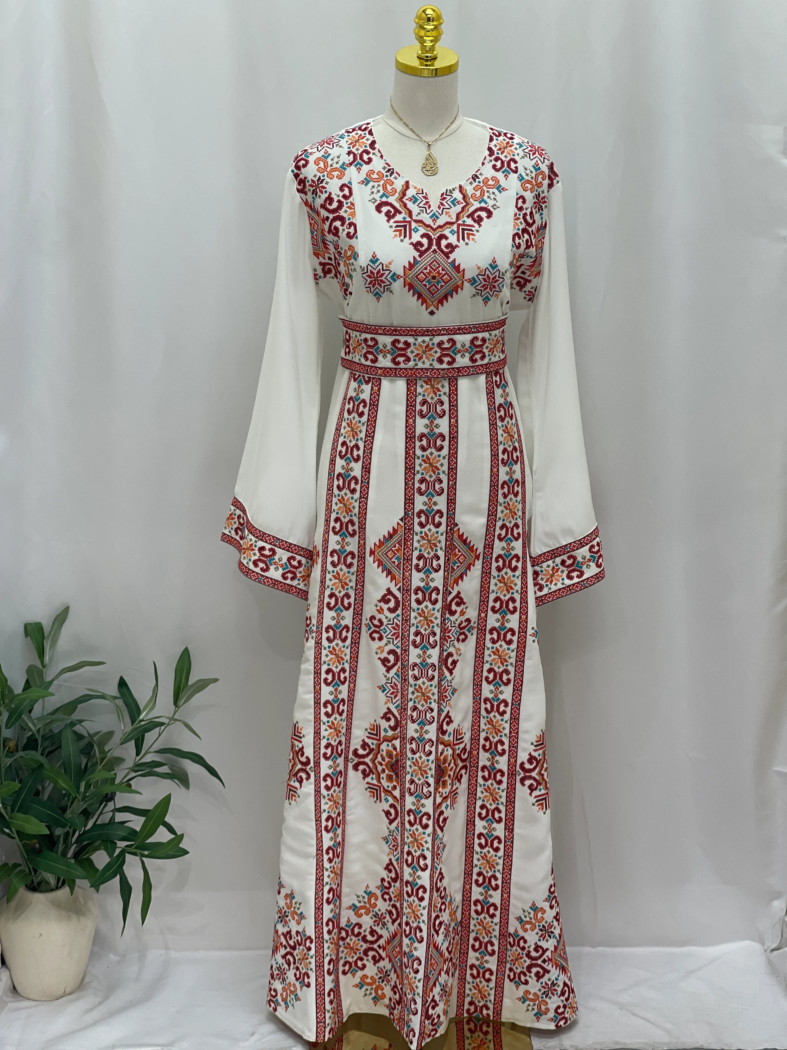فستان فلسطيني مطرز – على الطراز التطرزي الكلاسيكي
