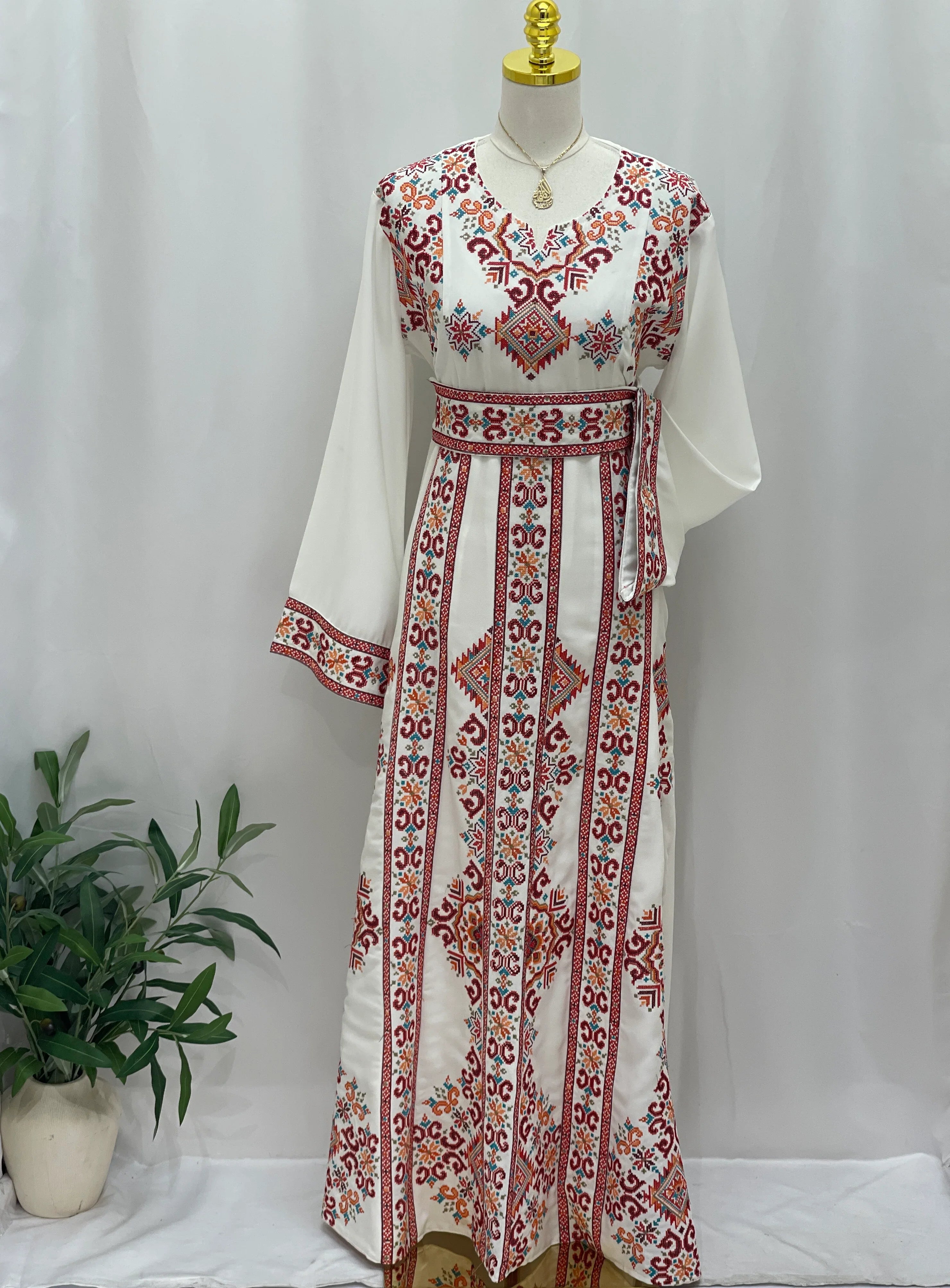 فستان فلسطيني مطرز – على الطراز التطرزي الكلاسيكي