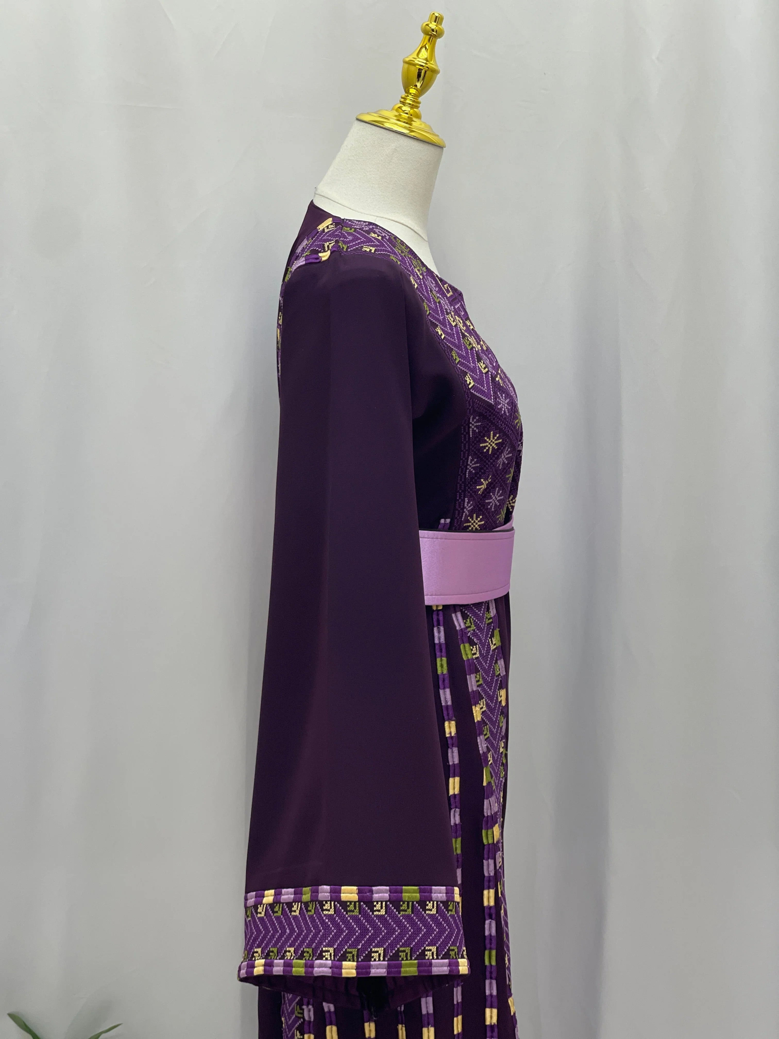 Lavender Heritage Embroidered Thobe featuring intricate embroidery and a stylish belt