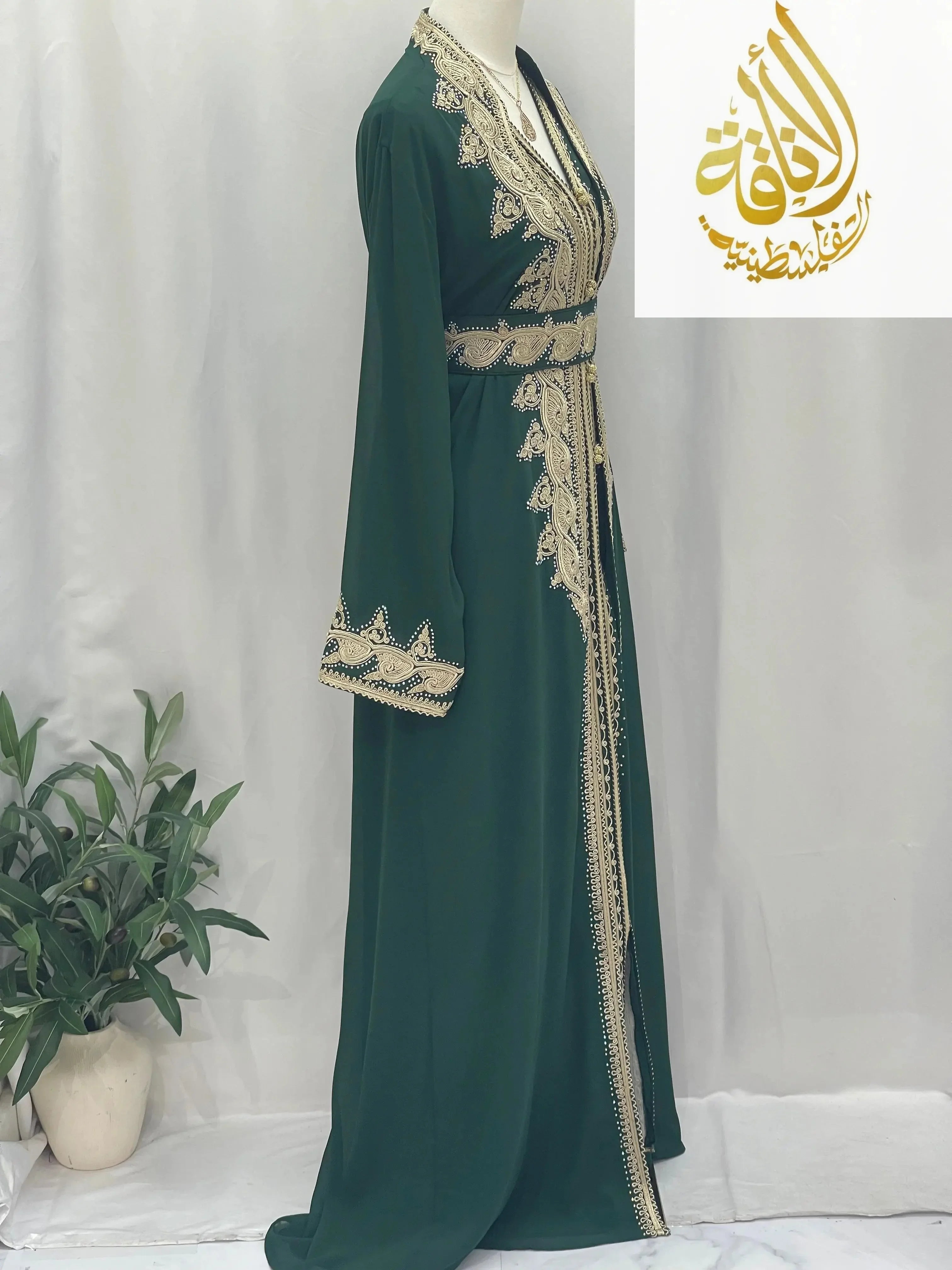 Palestinian Elegance luxurious Alamera kaftan in dark green with intricate gold embroidery and long sleeves