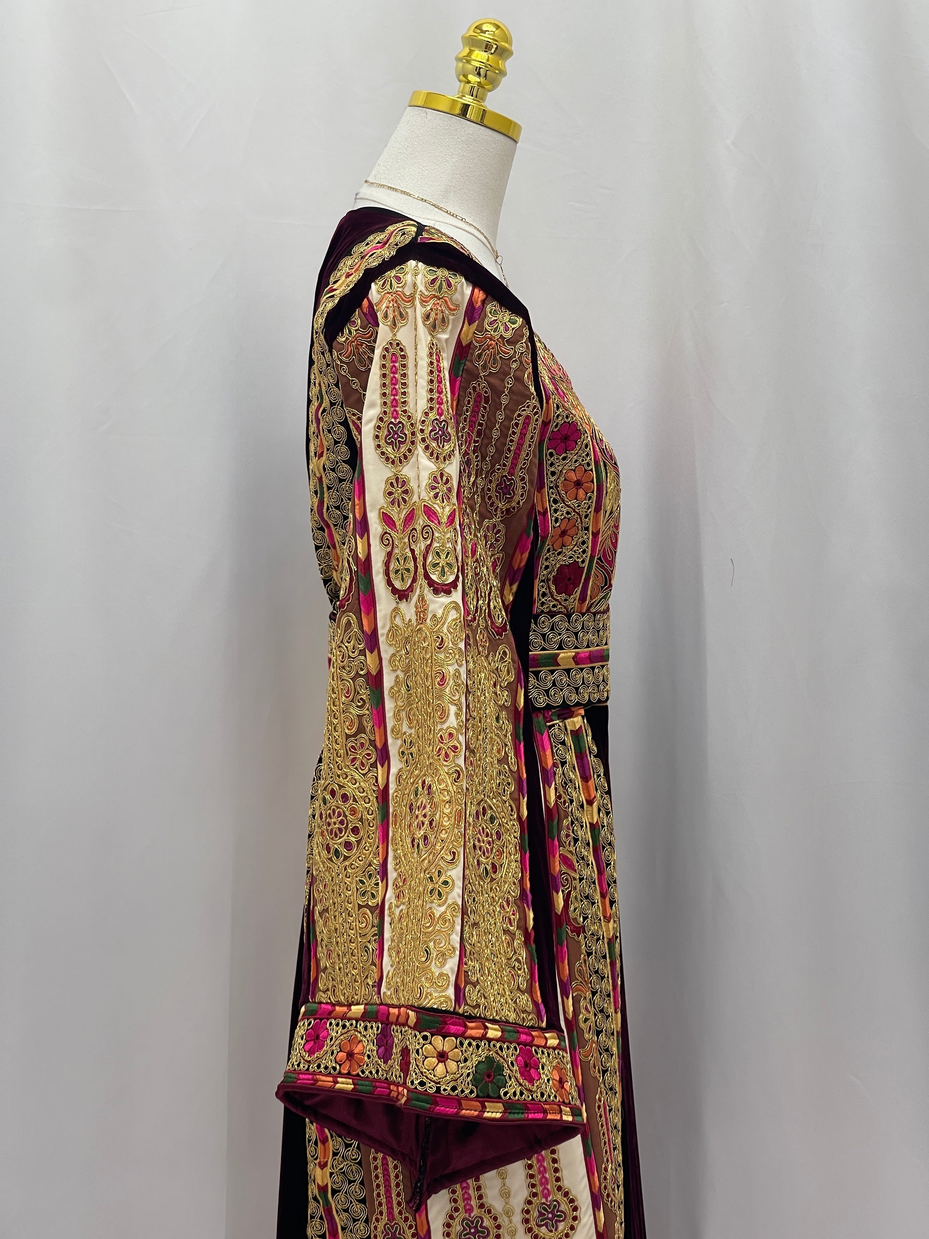 Elegant Palestinian Malikat al-Turath Thoub with intricate embroidery showcasing traditional design