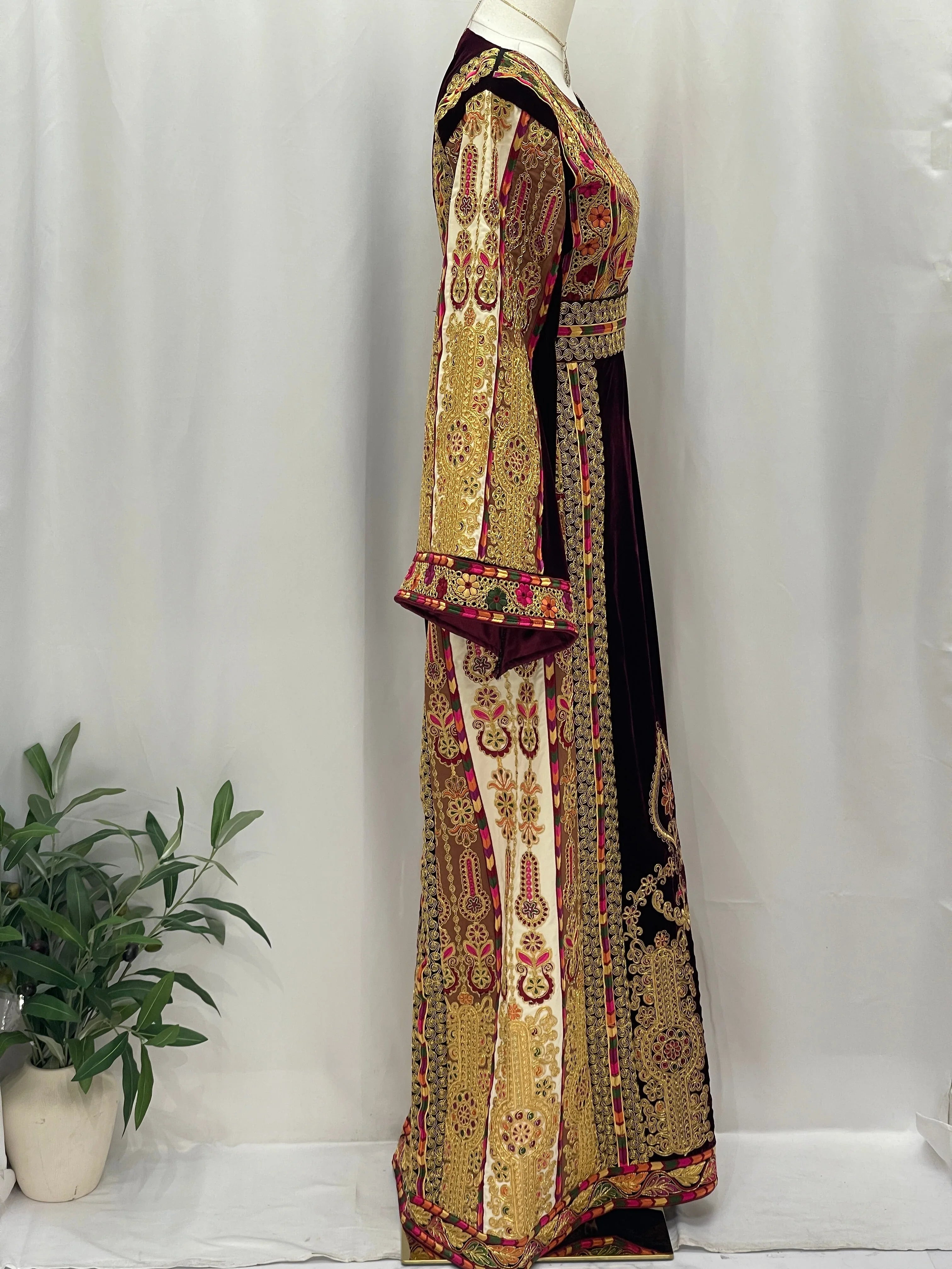 Malikat Al-Turath Thoub: Richly Adorned With Golden Qasab