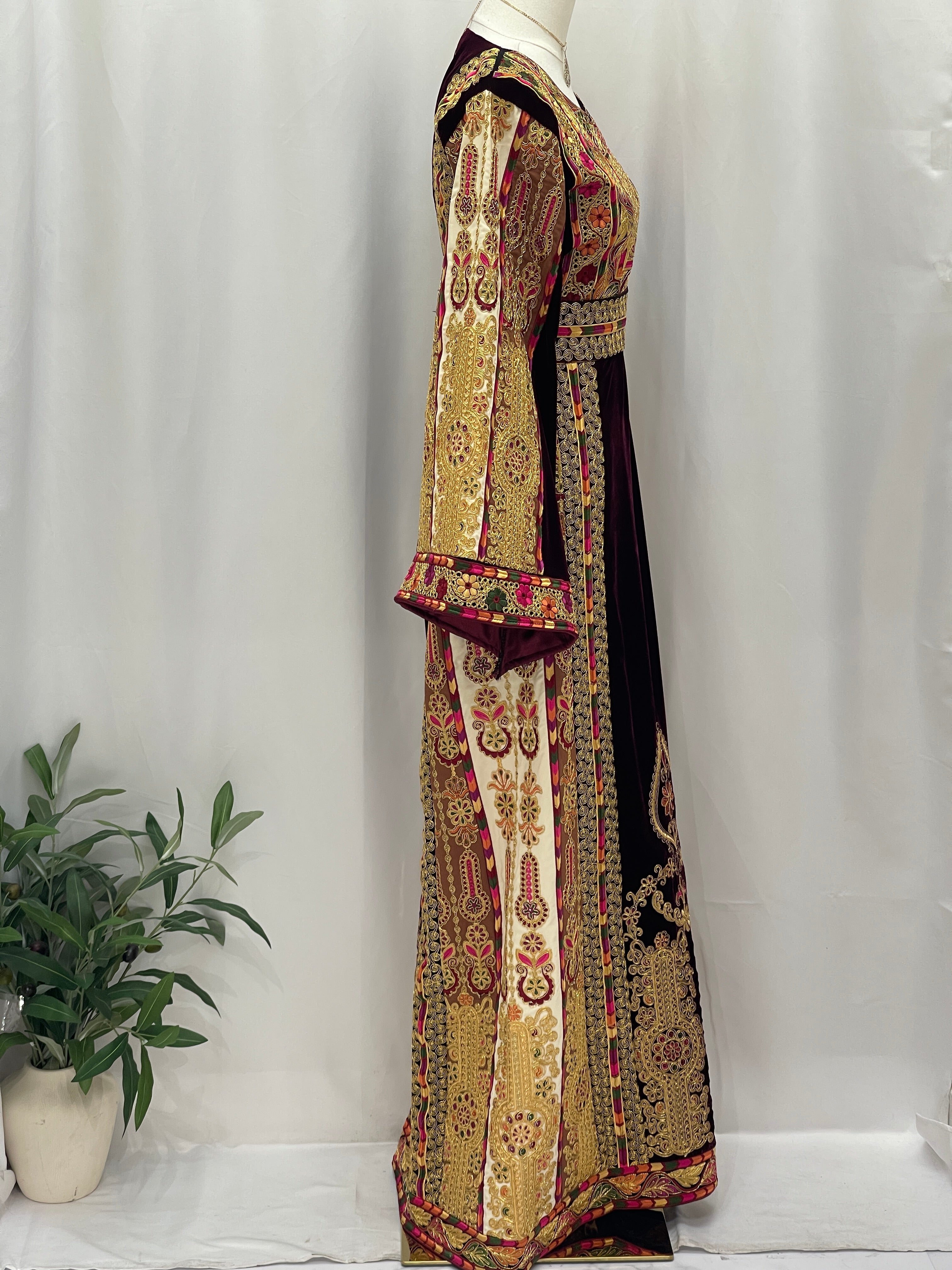 Side view of Malikat al-Turath Thoub featuring intricate embroidery and rich colors for elegant styling