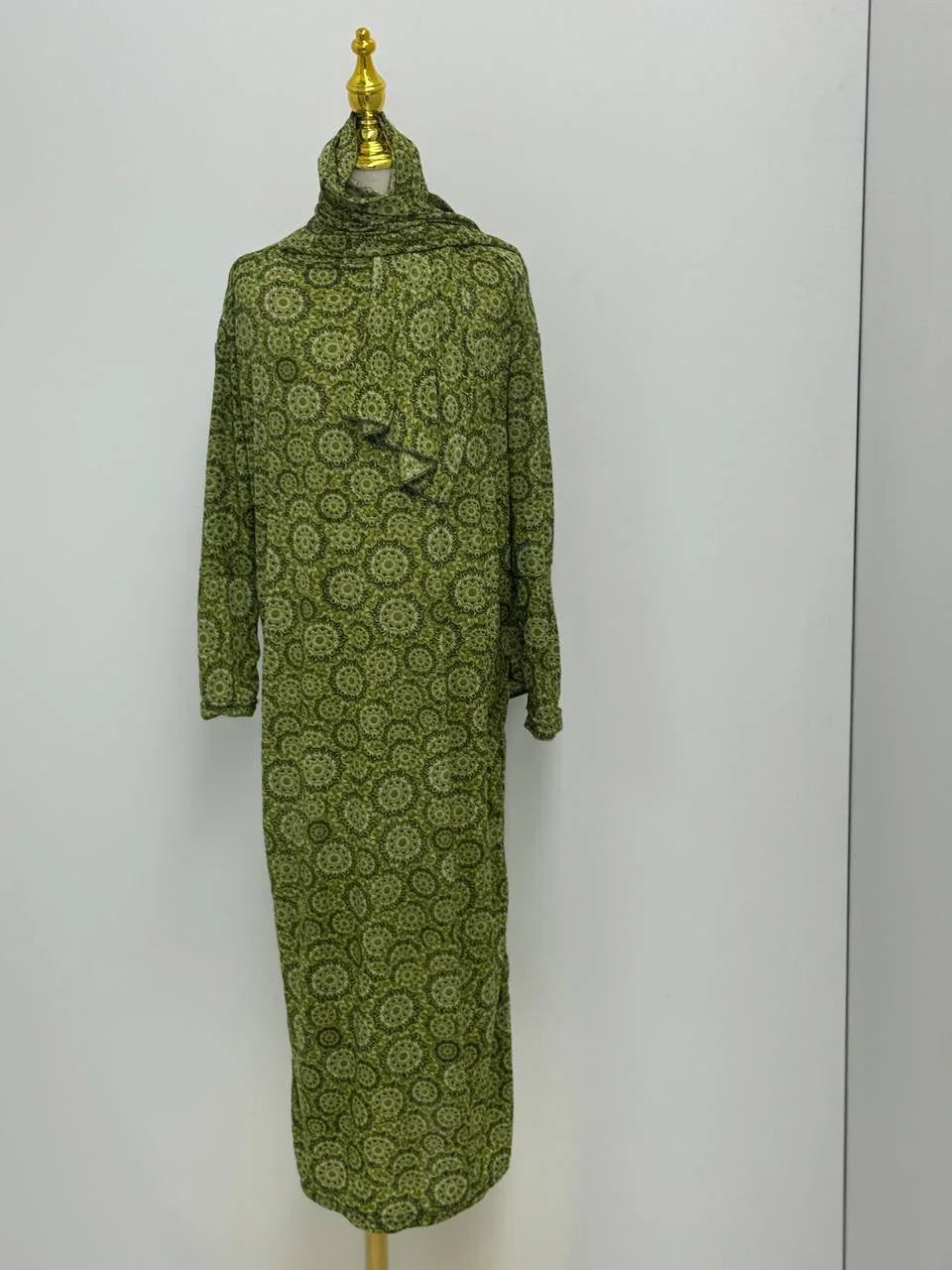 Palestinian Elegance green patterned Full Prayer Dress with matching headscarf on mannequin long modest design