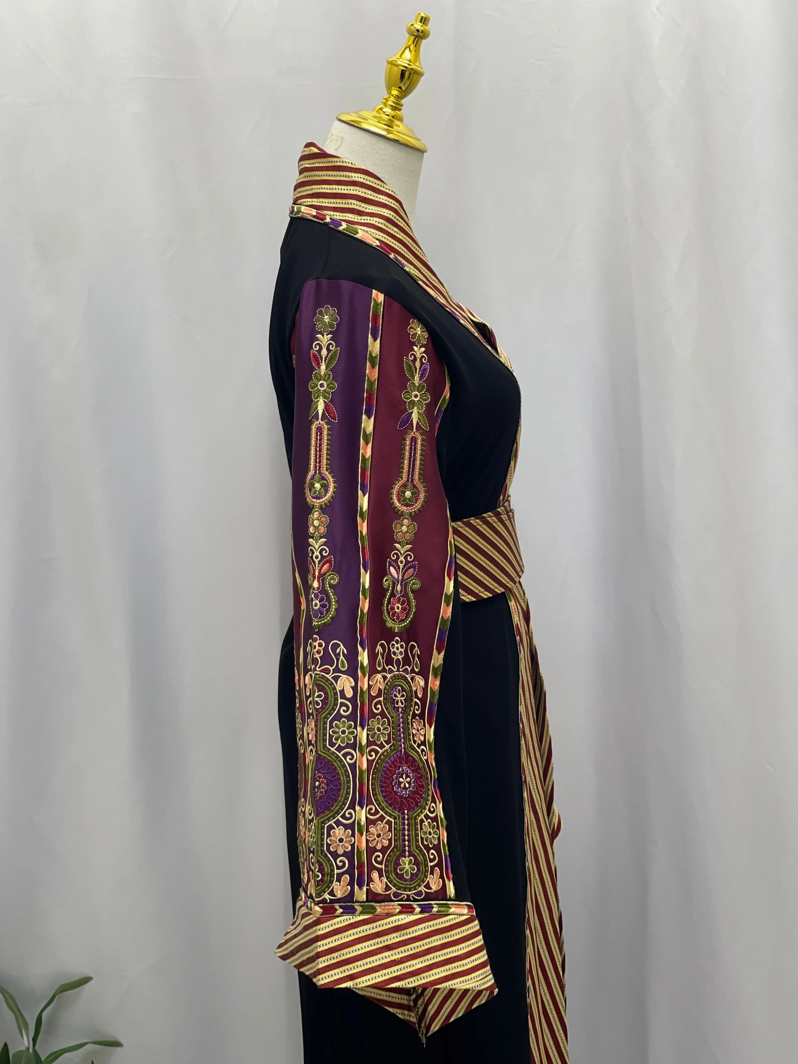 Suzan Kashmir Embroidered Open Abaya - Elegance & Versatility - Palestinian Elegance